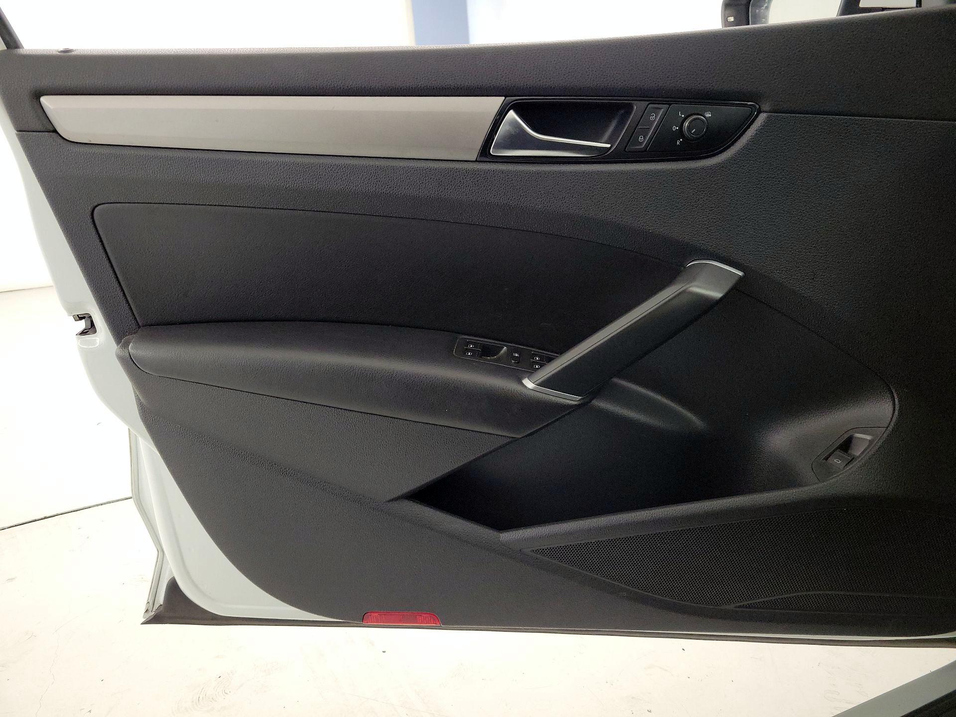 Thumbnail: 2020 Volkswagen Passat - 12