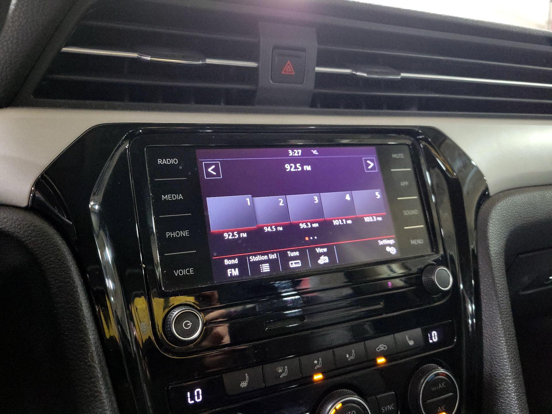 Thumbnail: 2020 Volkswagen Passat - 15