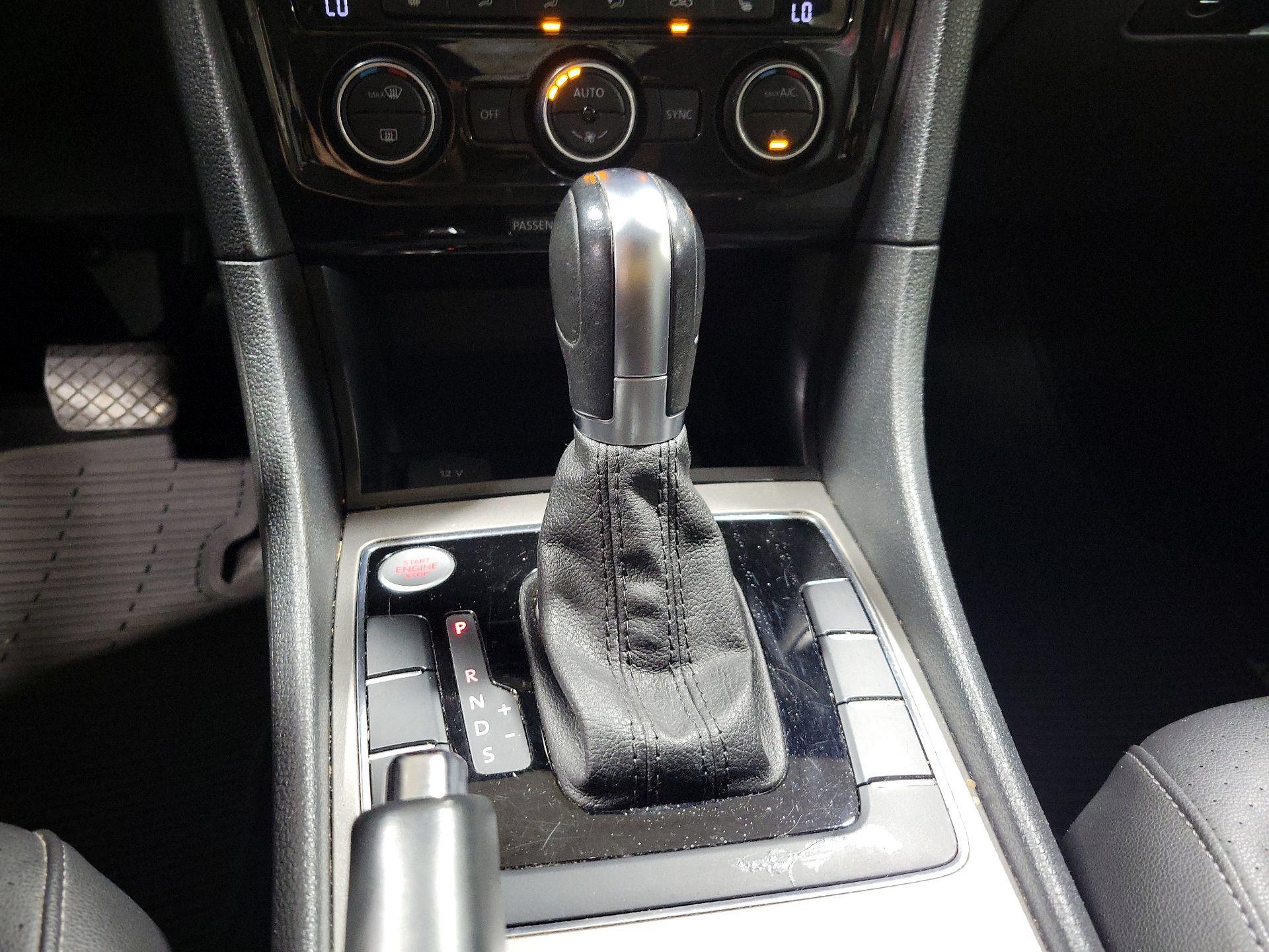 Thumbnail: 2020 Volkswagen Passat - 17