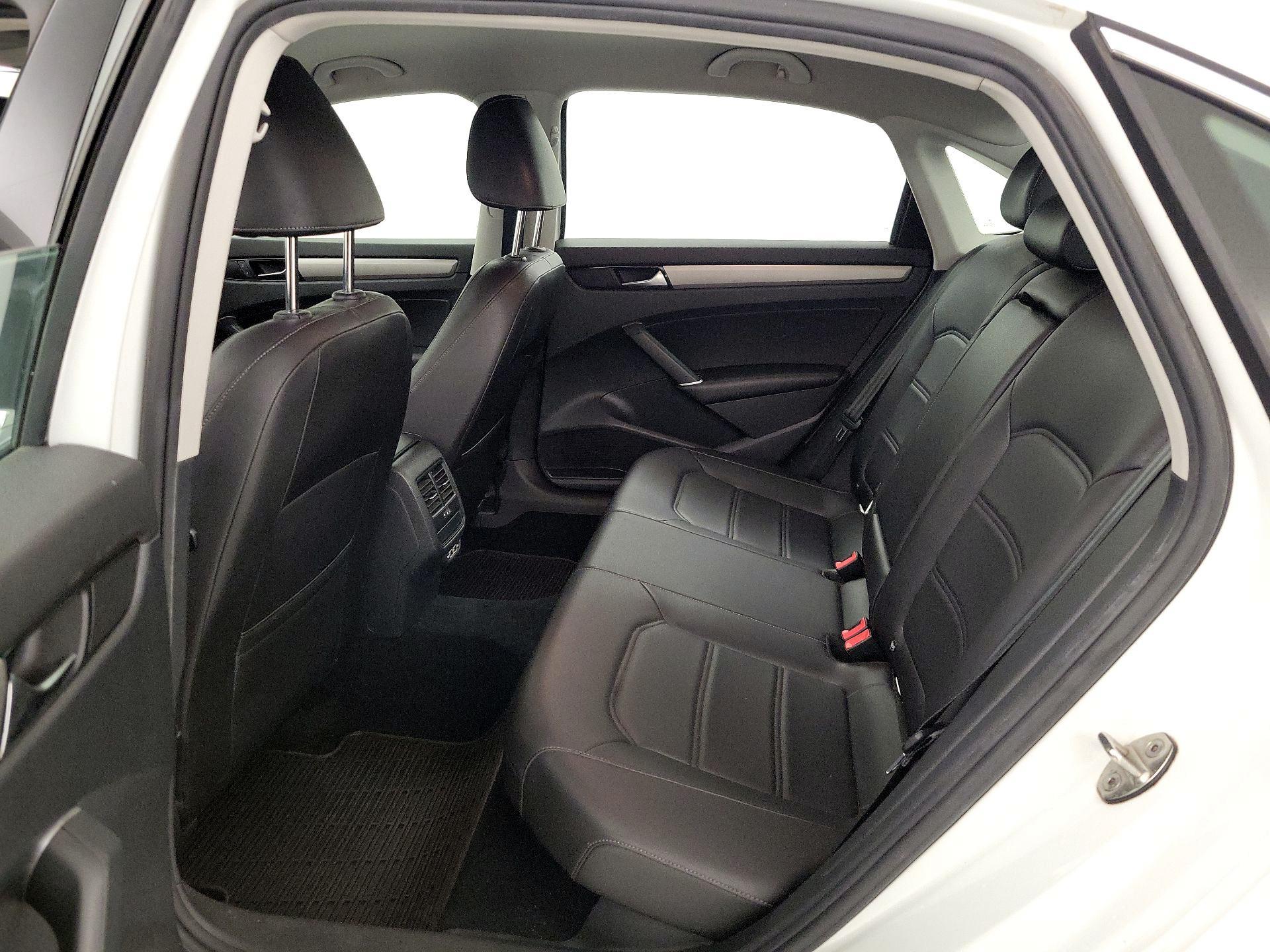 Thumbnail: 2020 Volkswagen Passat - 18