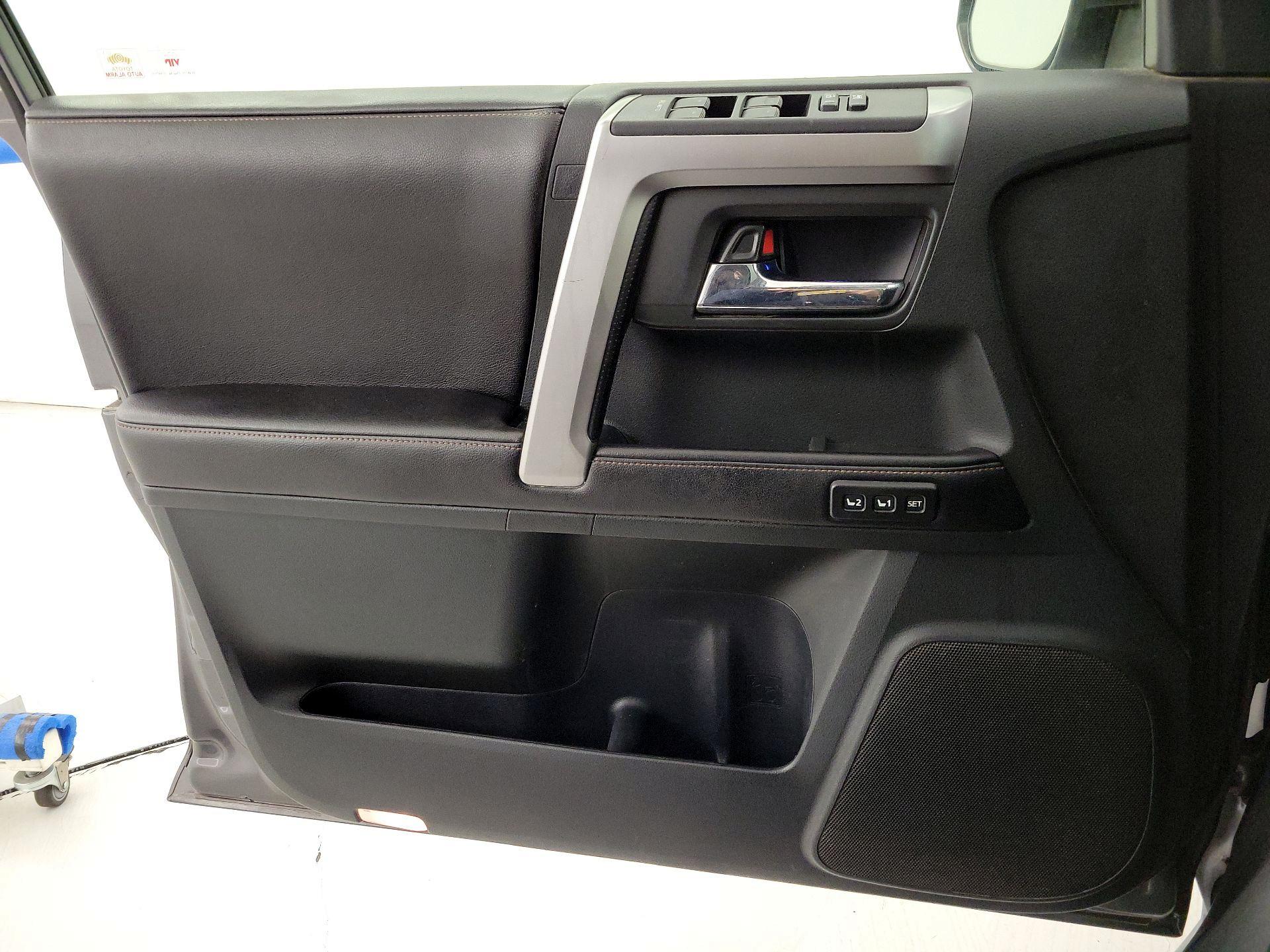 Thumbnail: 2016 Toyota 4Runner - 12