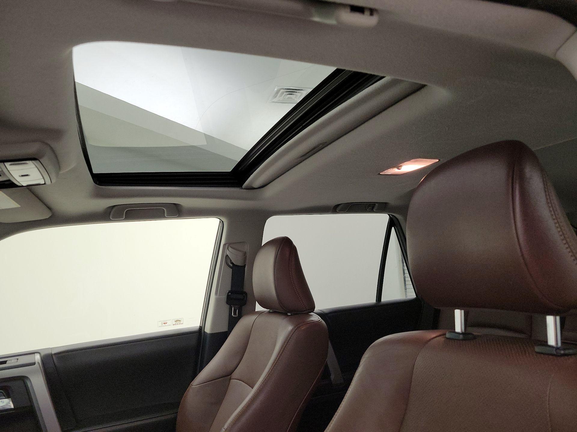 Thumbnail: 2016 Toyota 4Runner - 18