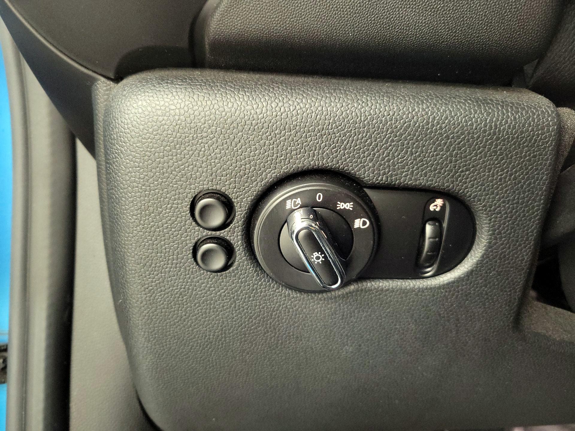 Thumbnail: 2017 MINI Cooper Hardtop - 13