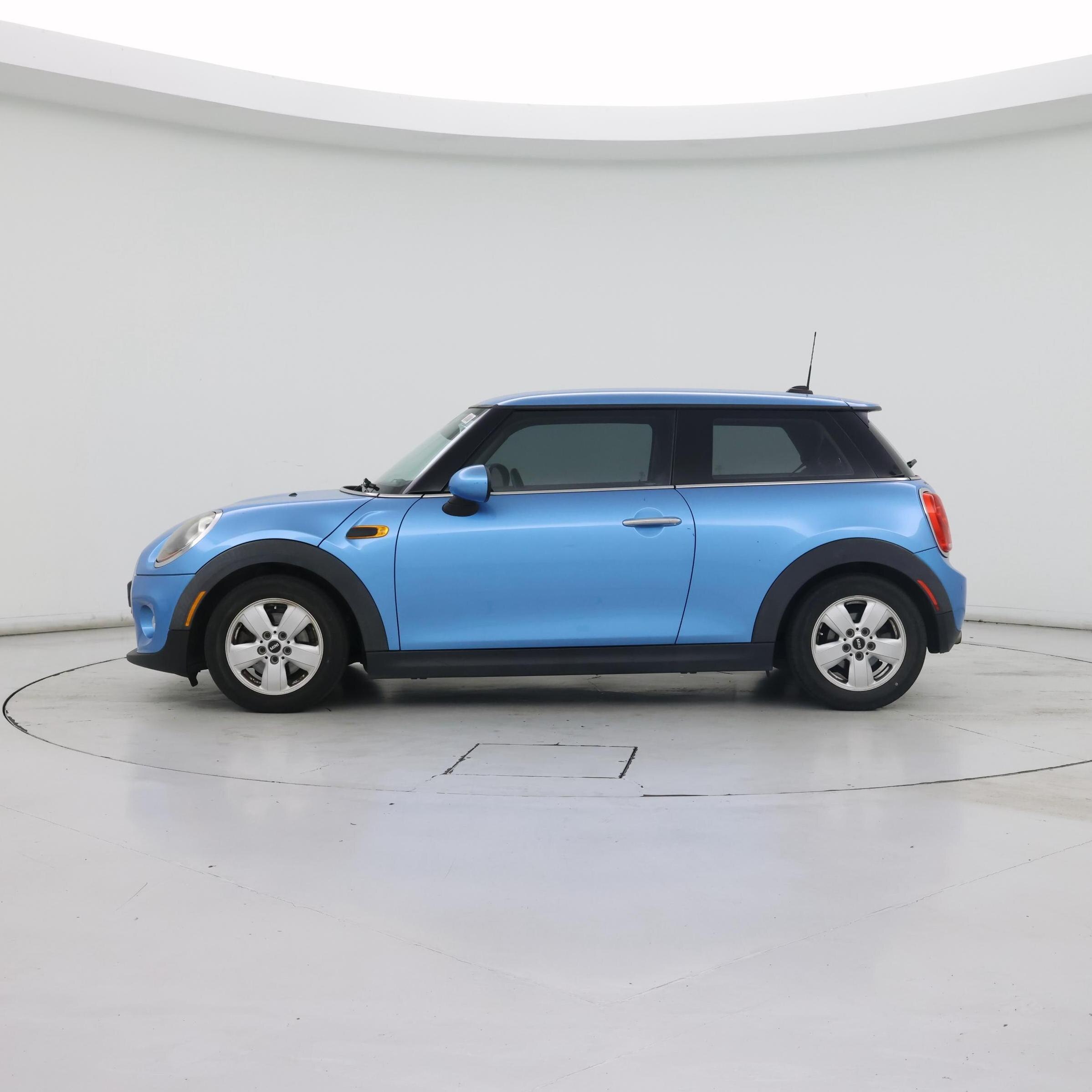 Thumbnail: 2017 MINI Cooper Hardtop - 3