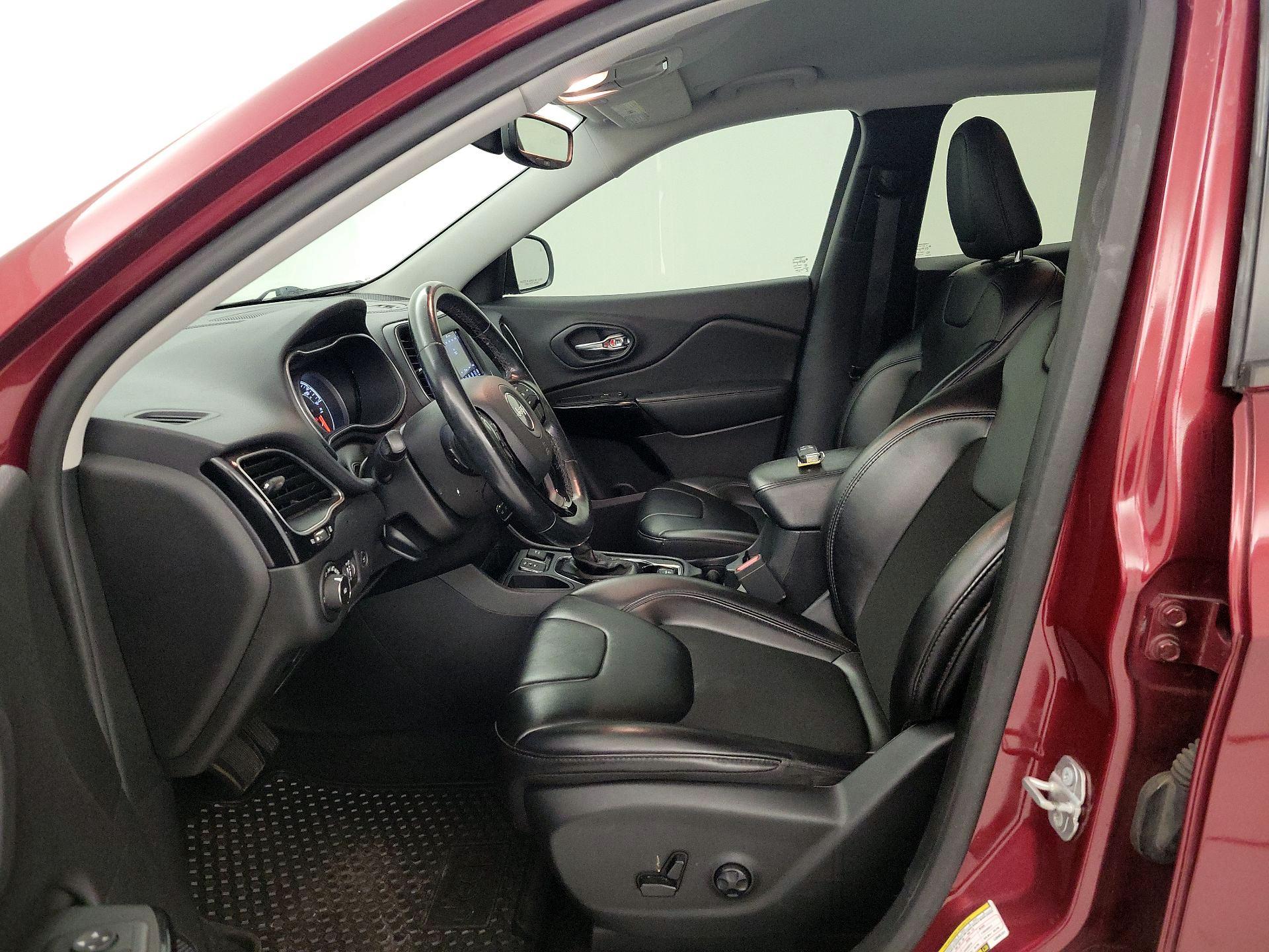 Thumbnail: 2020 Jeep Cherokee - 11