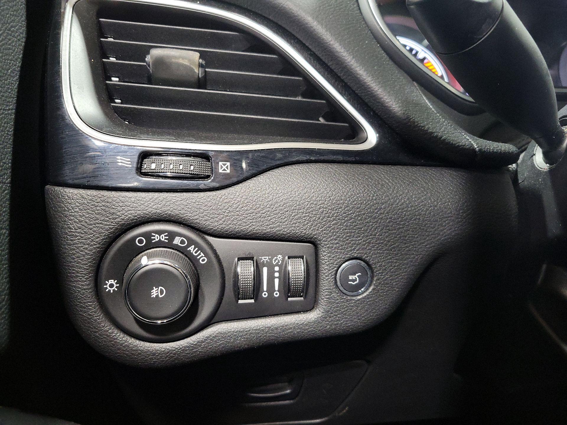 Thumbnail: 2020 Jeep Cherokee - 13