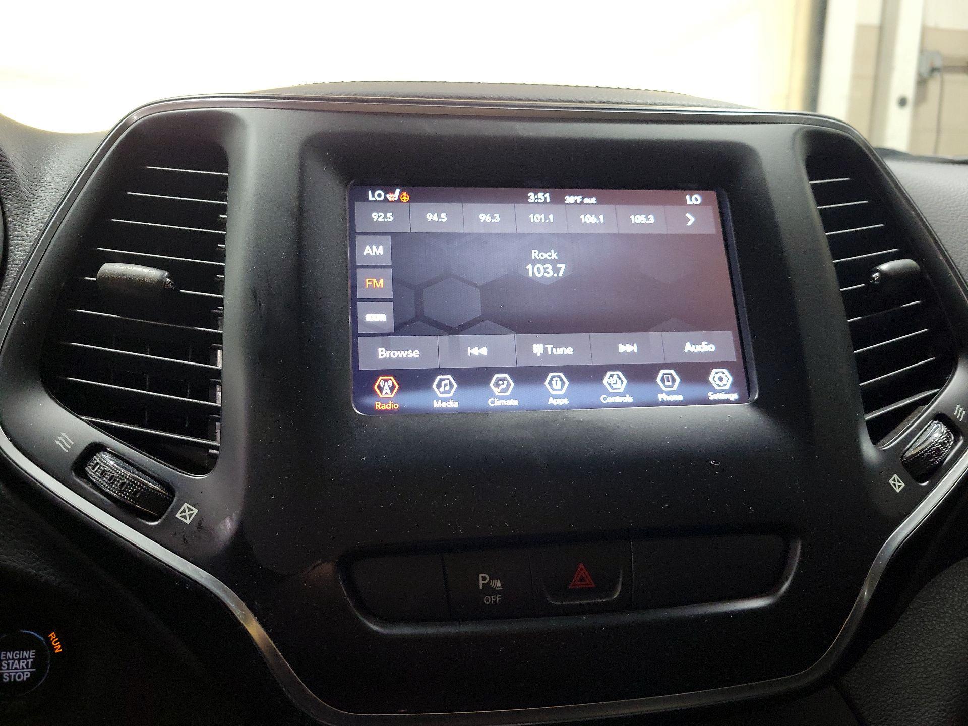 Thumbnail: 2020 Jeep Cherokee - 15