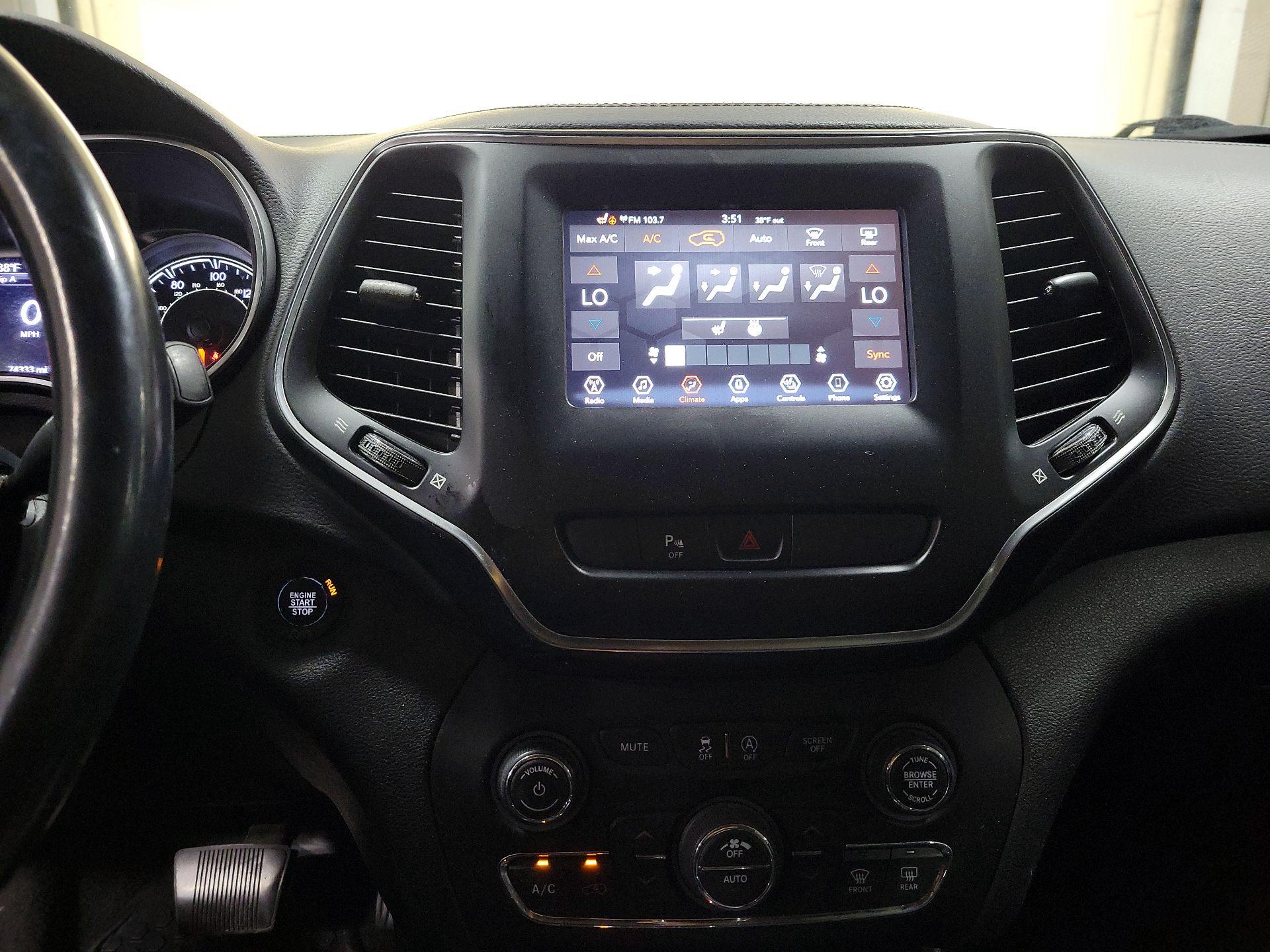 Thumbnail: 2020 Jeep Cherokee - 16