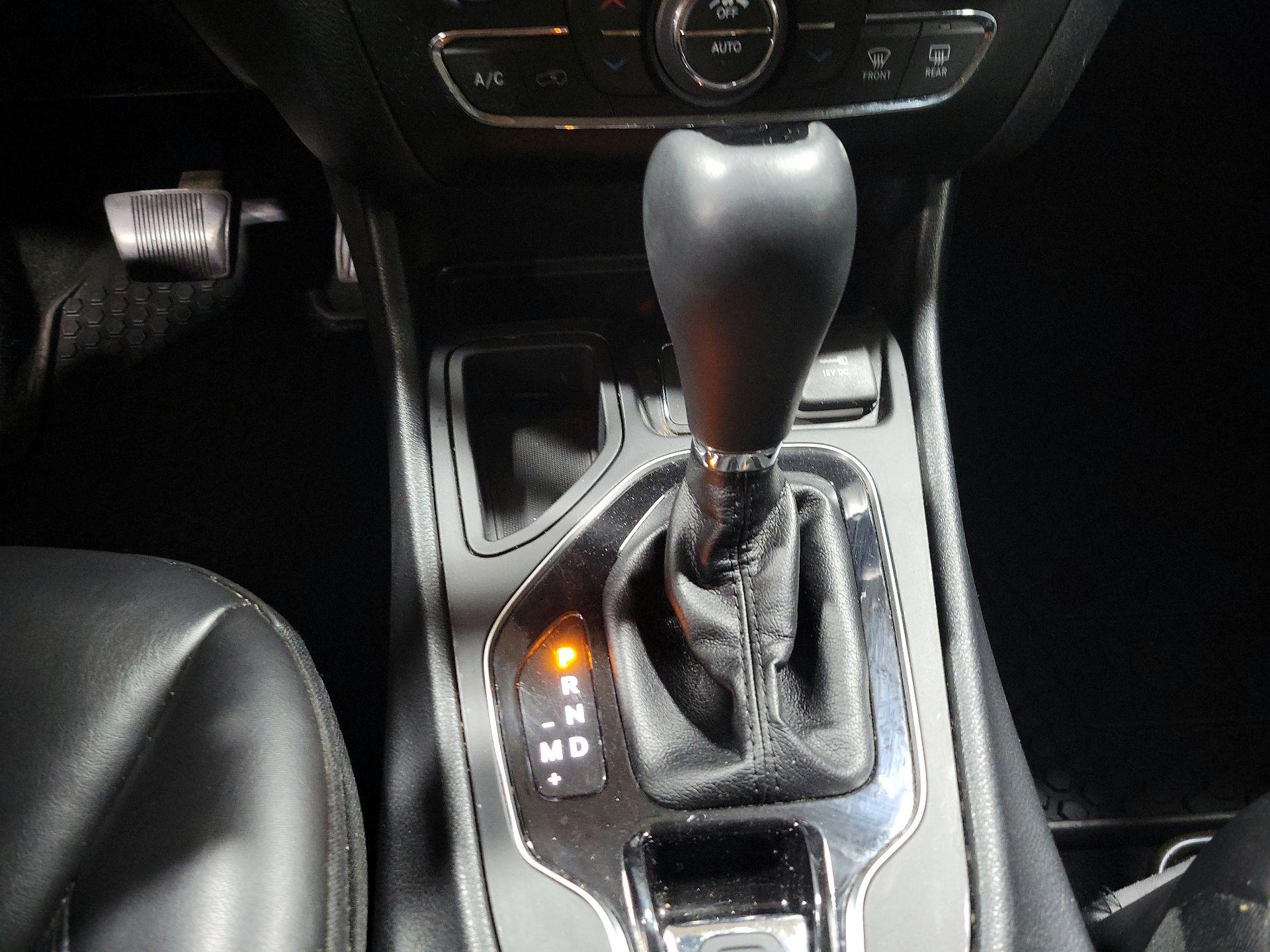 Thumbnail: 2020 Jeep Cherokee - 17