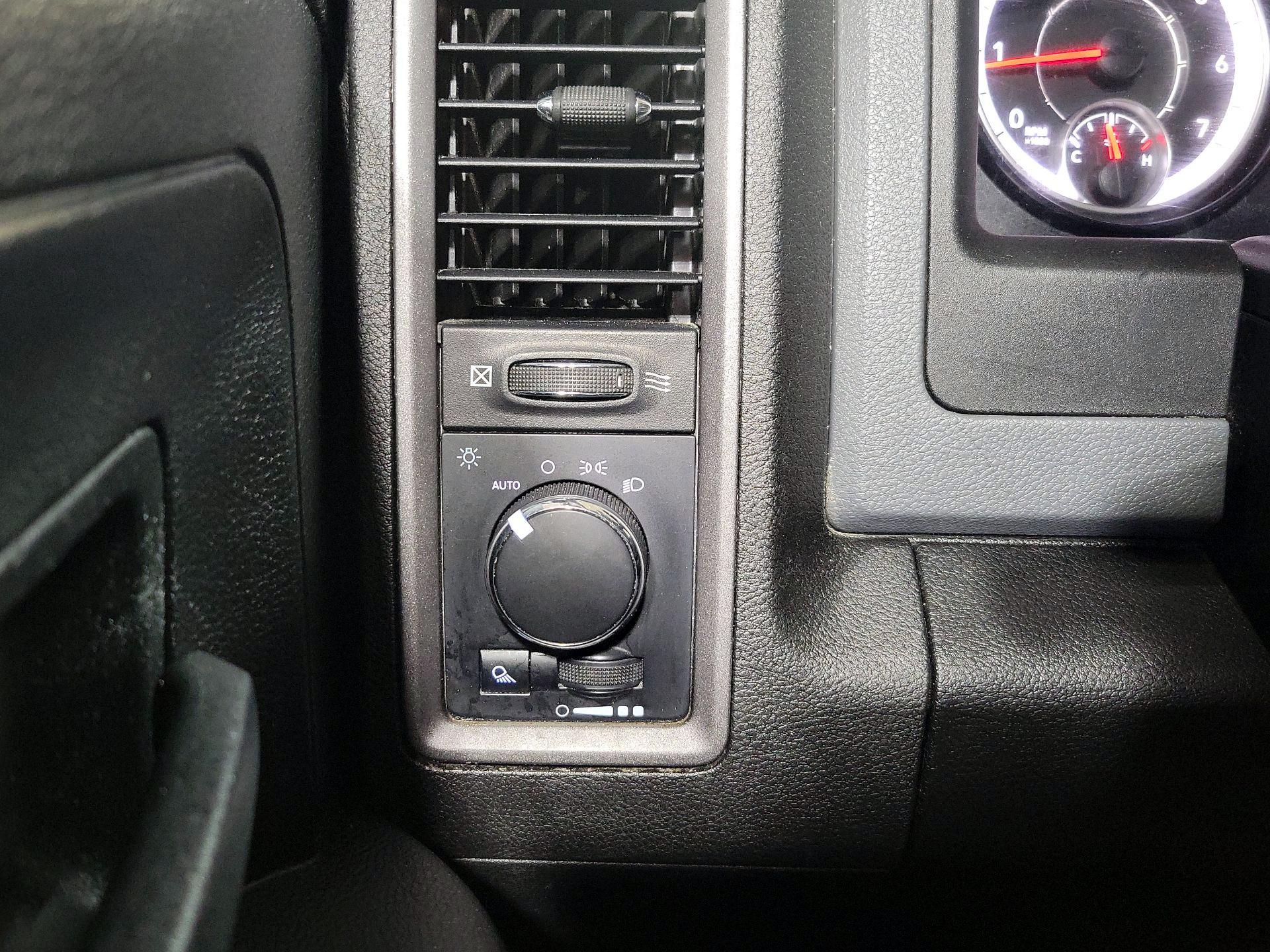 Thumbnail: 2019 RAM 1500 Classic - 13
