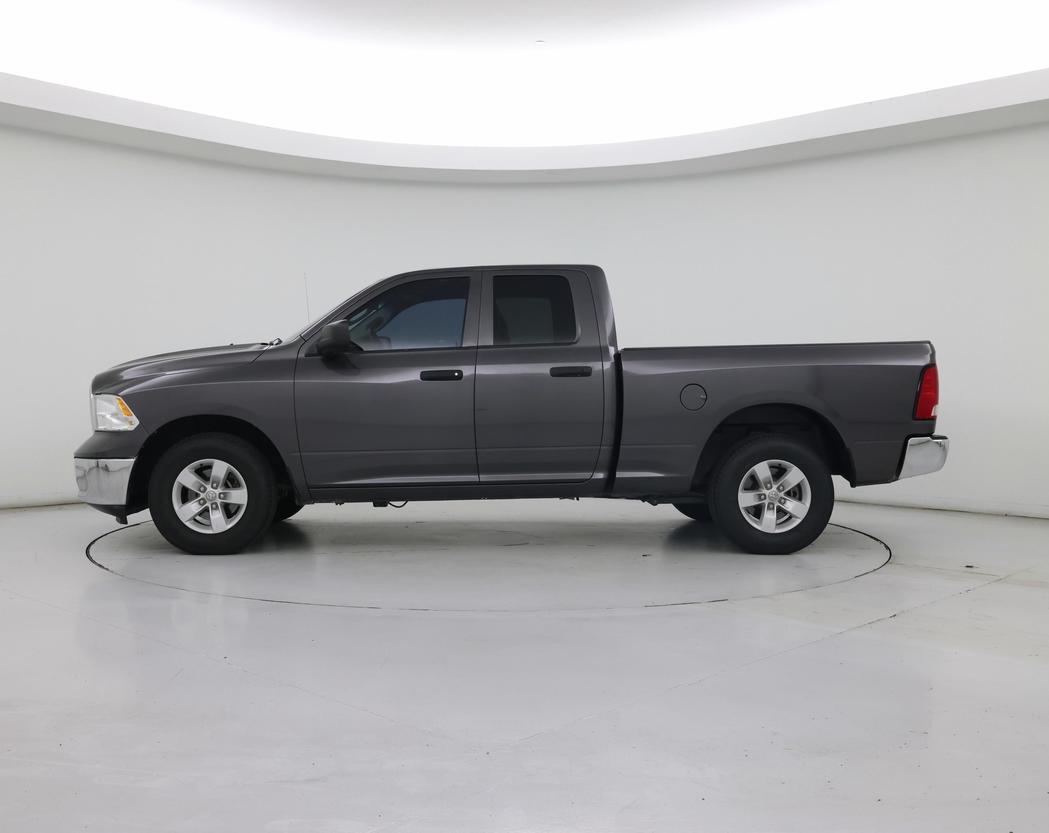 Thumbnail: 2019 RAM 1500 Classic - 3