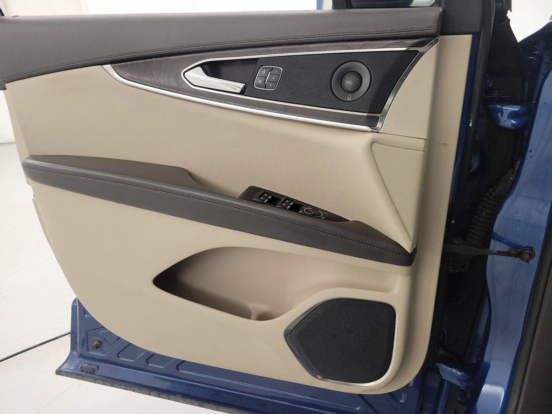 Thumbnail: 2020 Lincoln Nautilus - 12