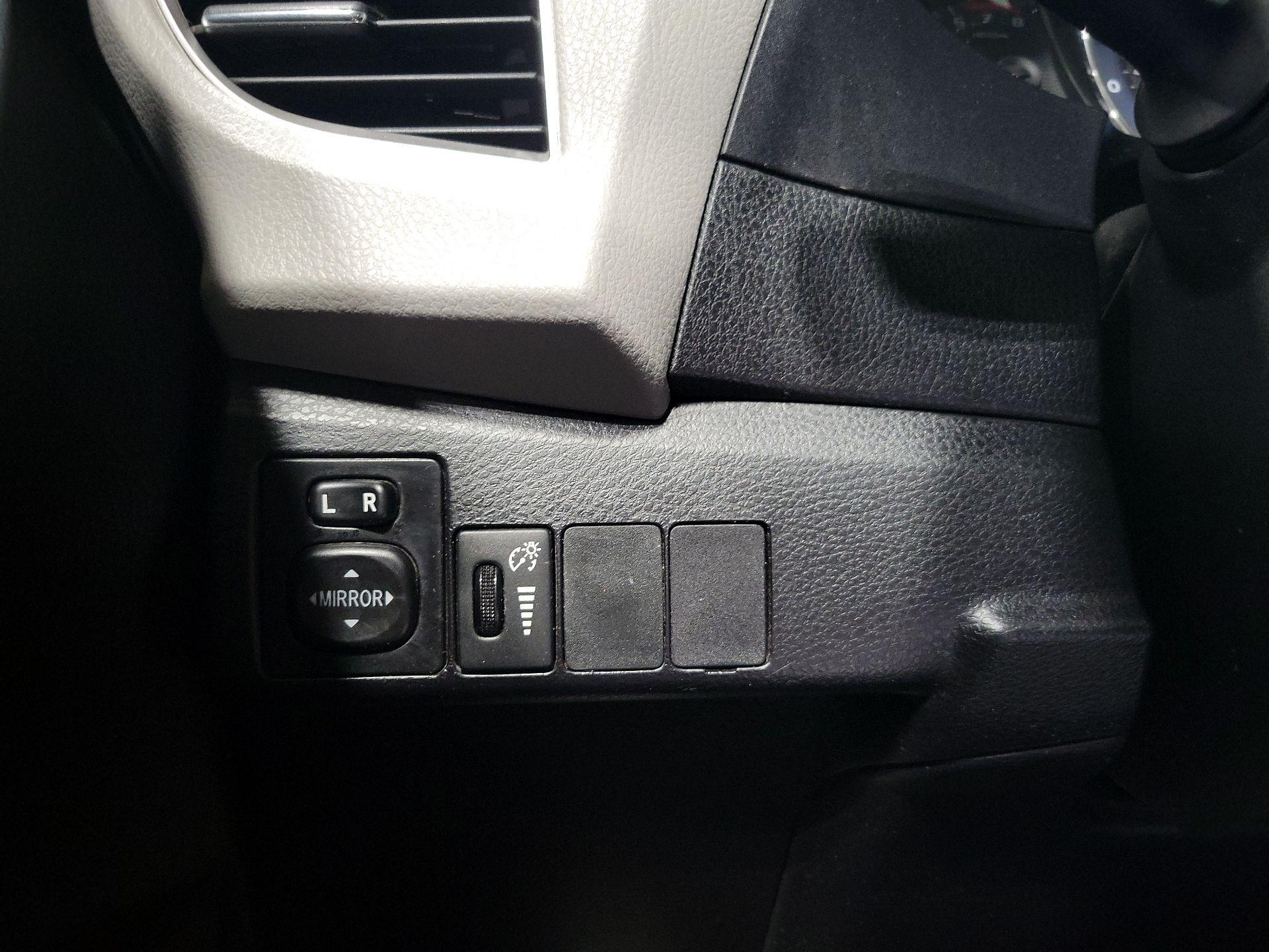 Thumbnail: 2014 Toyota Corolla - 13