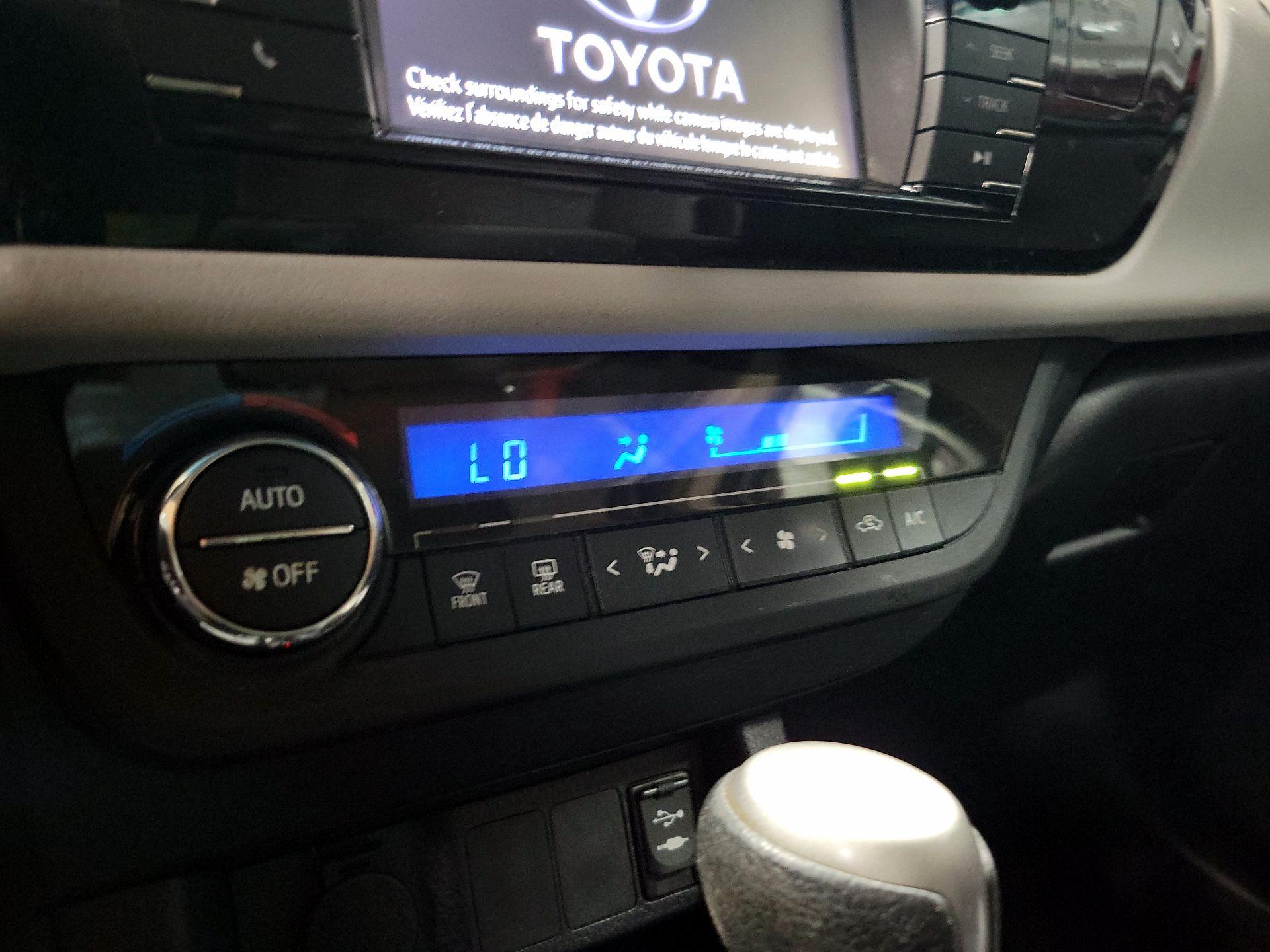 Thumbnail: 2014 Toyota Corolla - 16