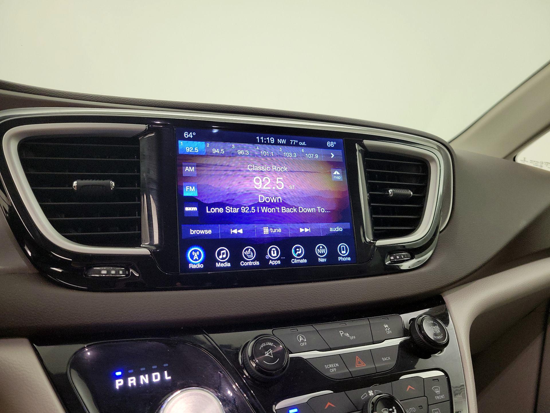 Thumbnail: 2017 Chrysler Pacifica - 15