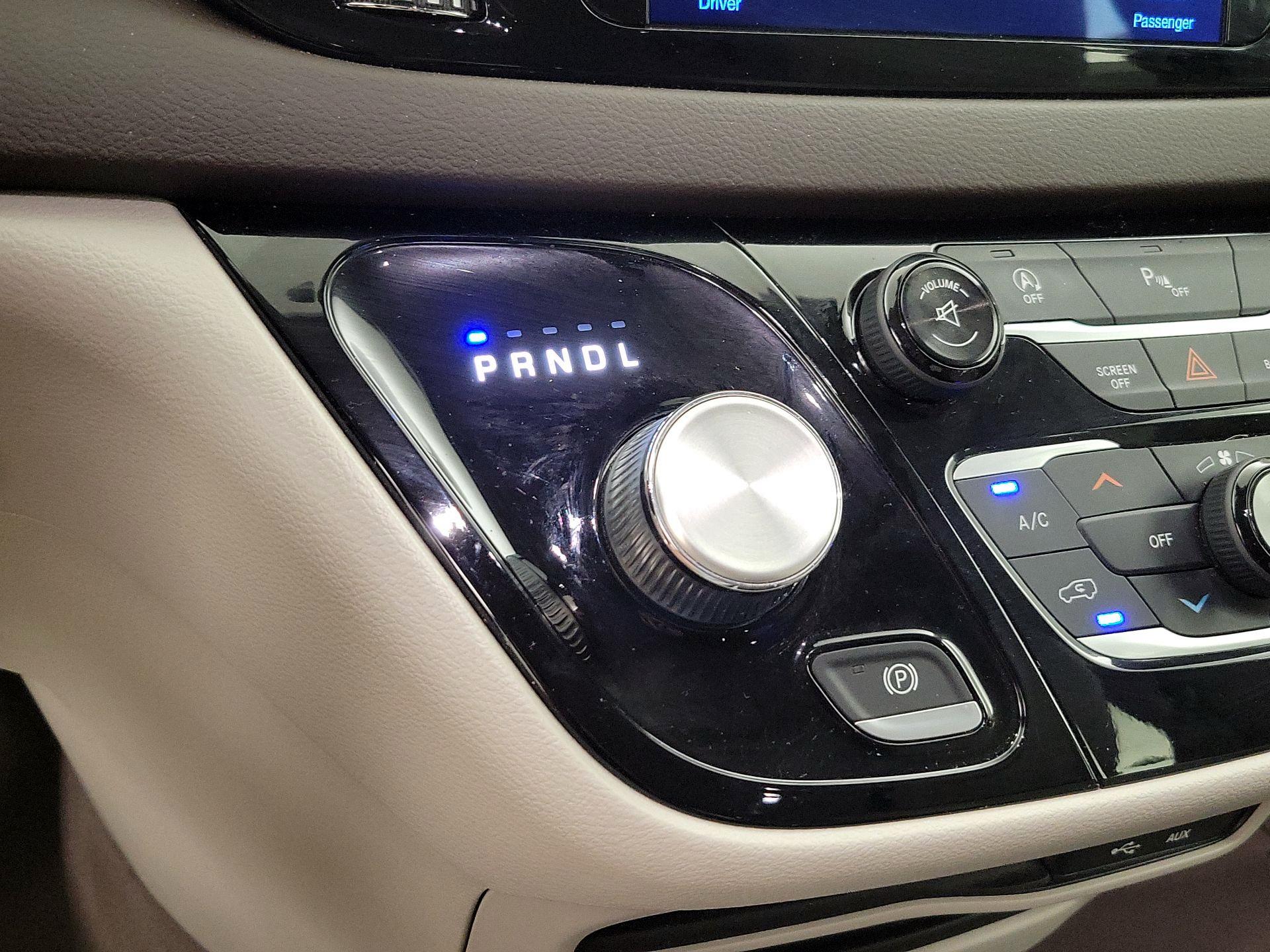 Thumbnail: 2017 Chrysler Pacifica - 17