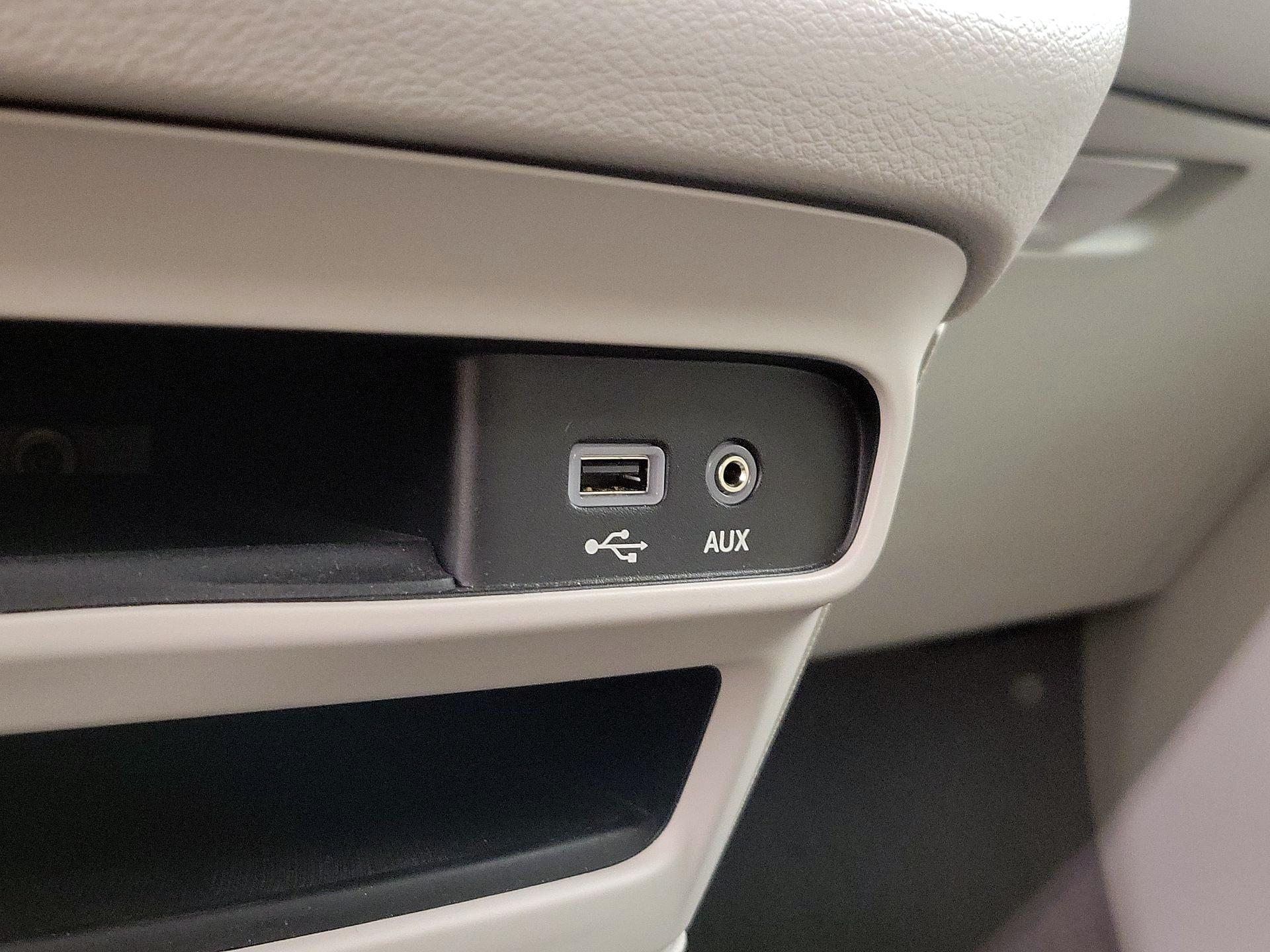 Thumbnail: 2017 Chrysler Pacifica - 18