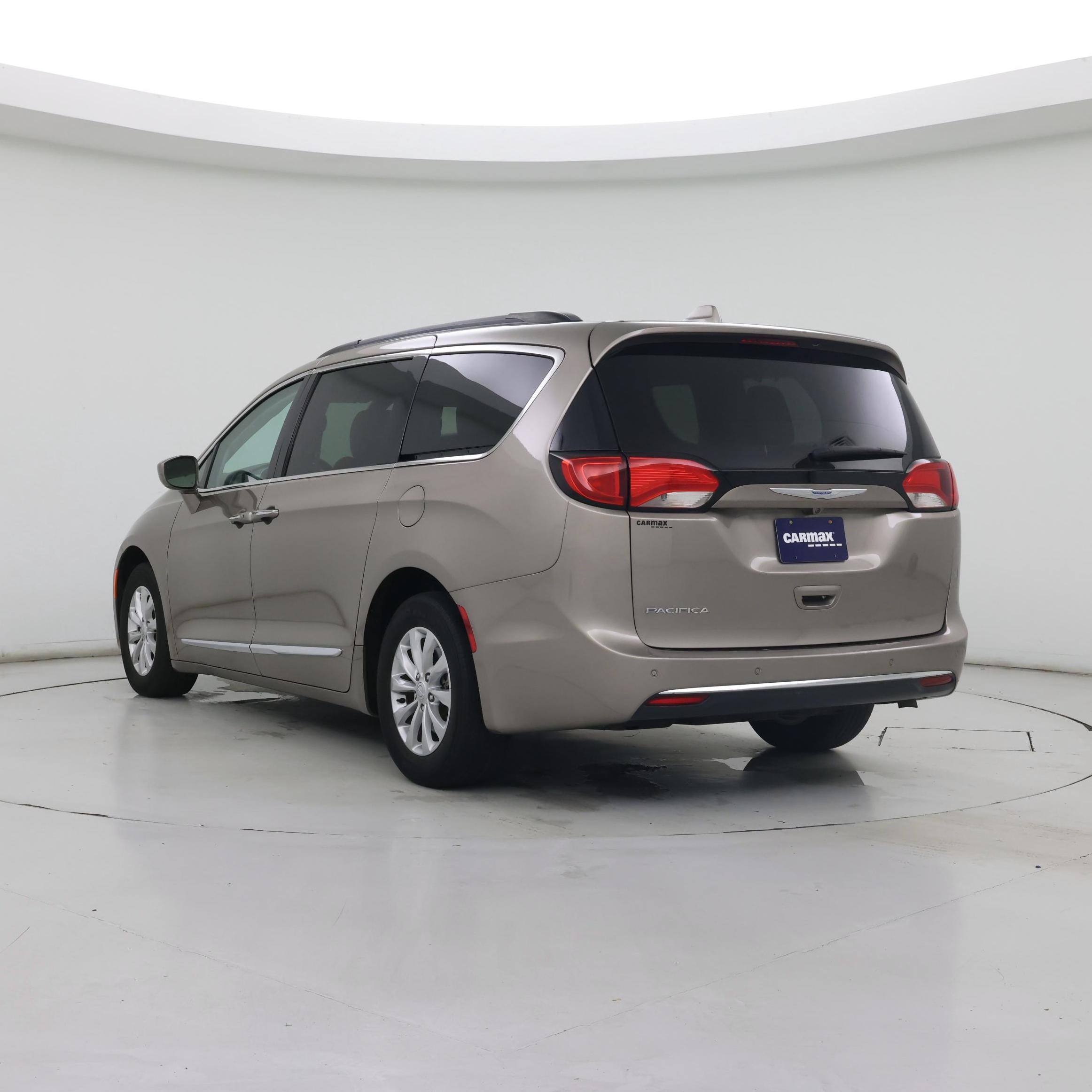 Thumbnail: 2017 Chrysler Pacifica - 2