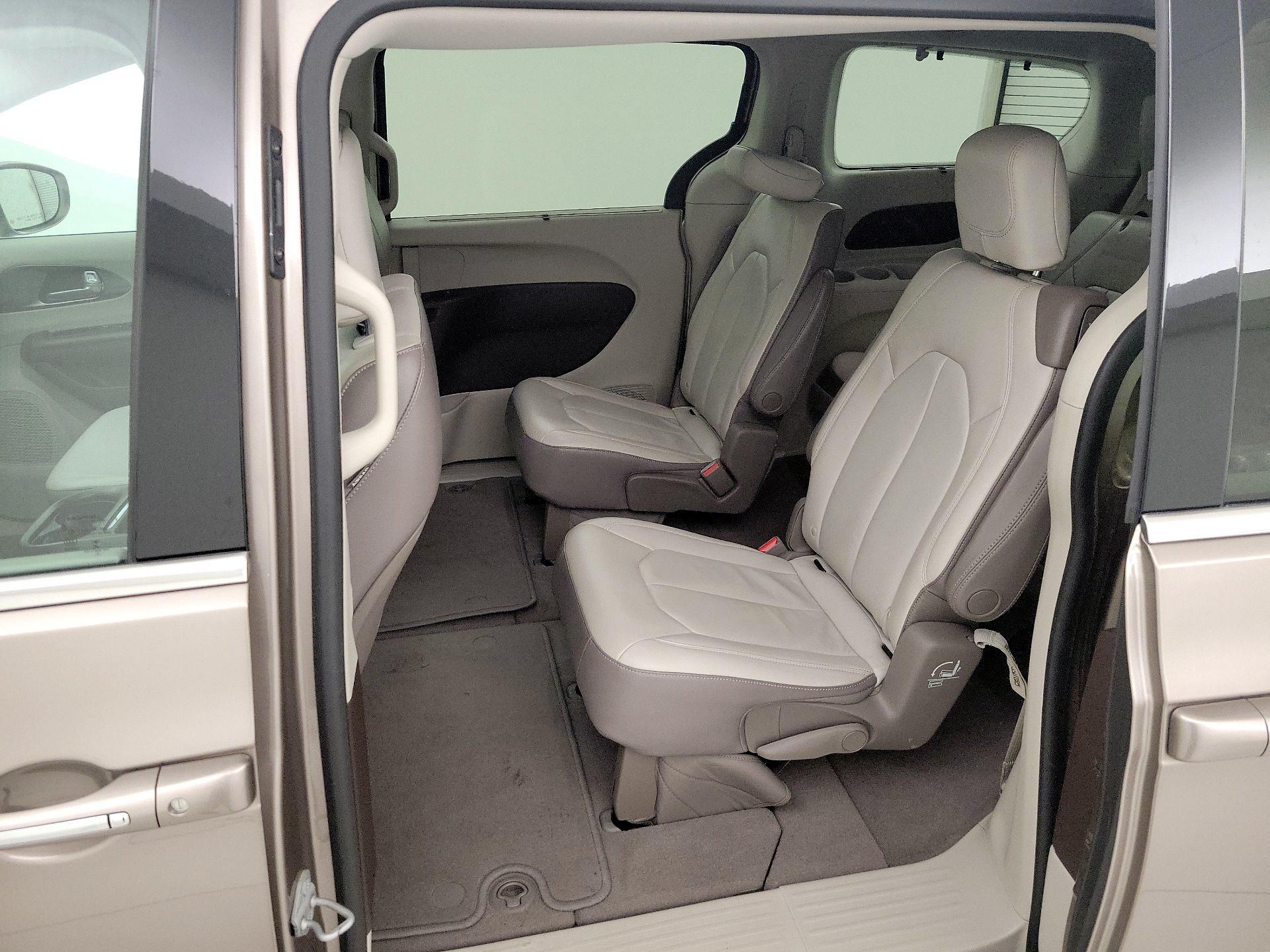 Thumbnail: 2017 Chrysler Pacifica - 19