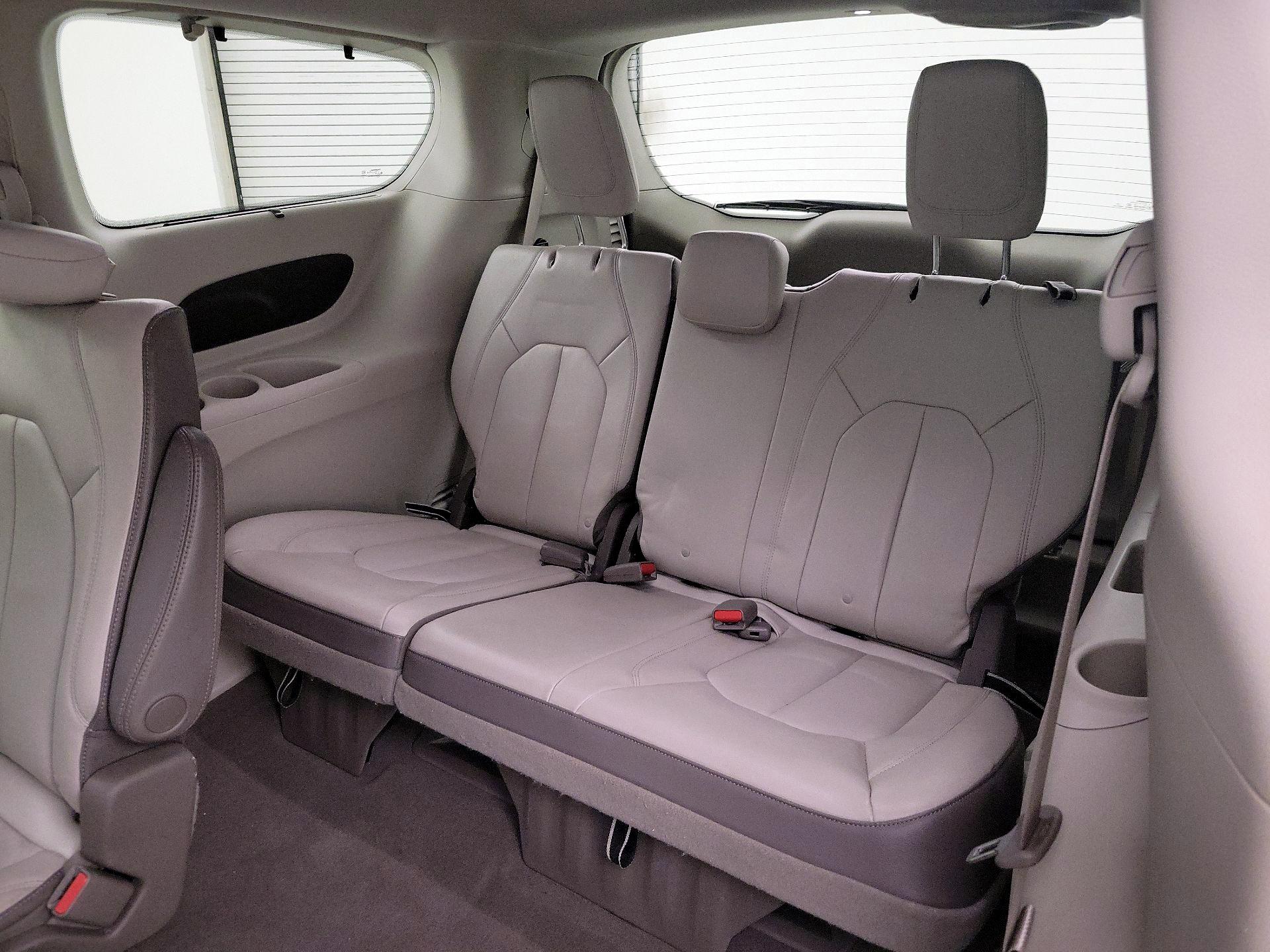 Thumbnail: 2017 Chrysler Pacifica - 20