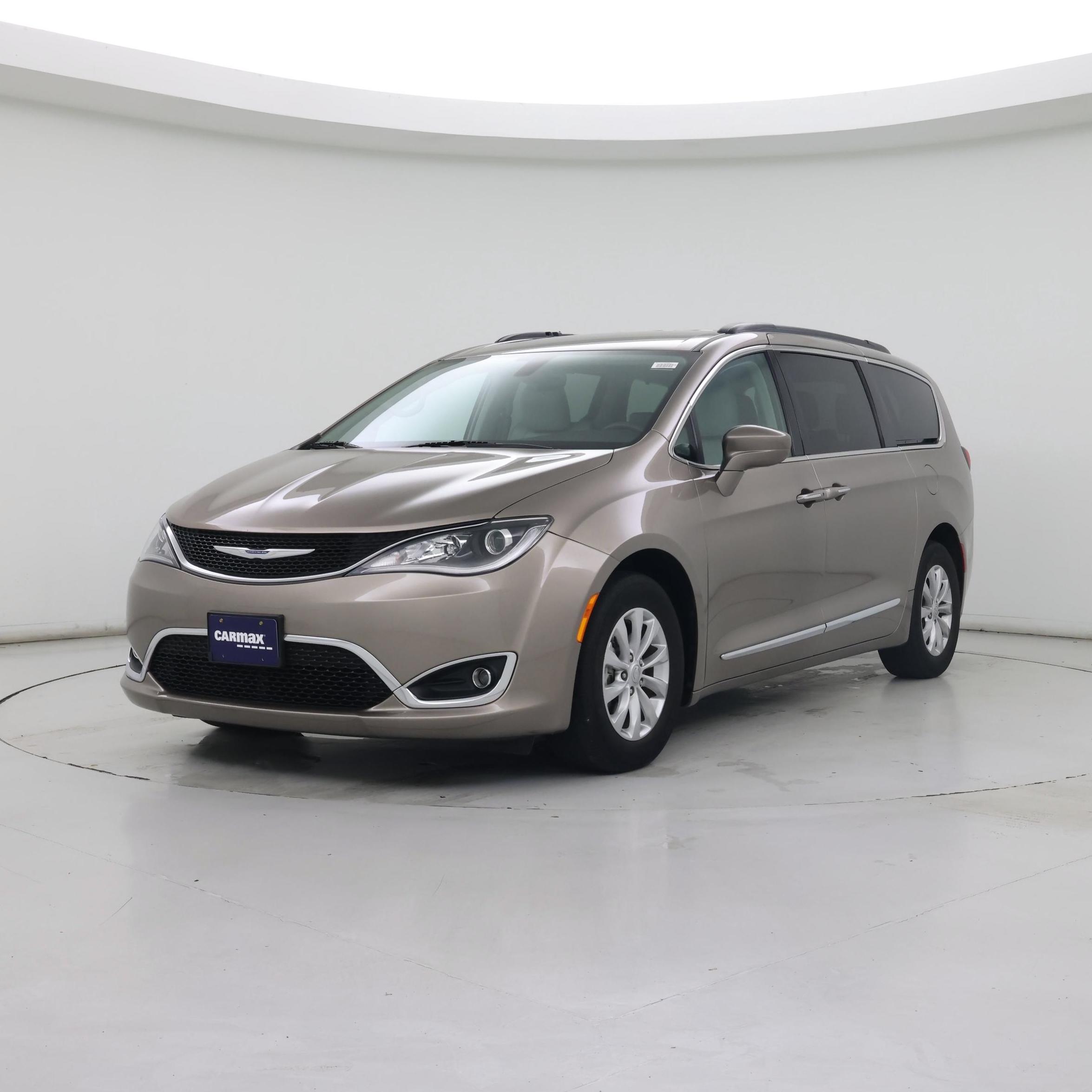 Thumbnail: 2017 Chrysler Pacifica - 4