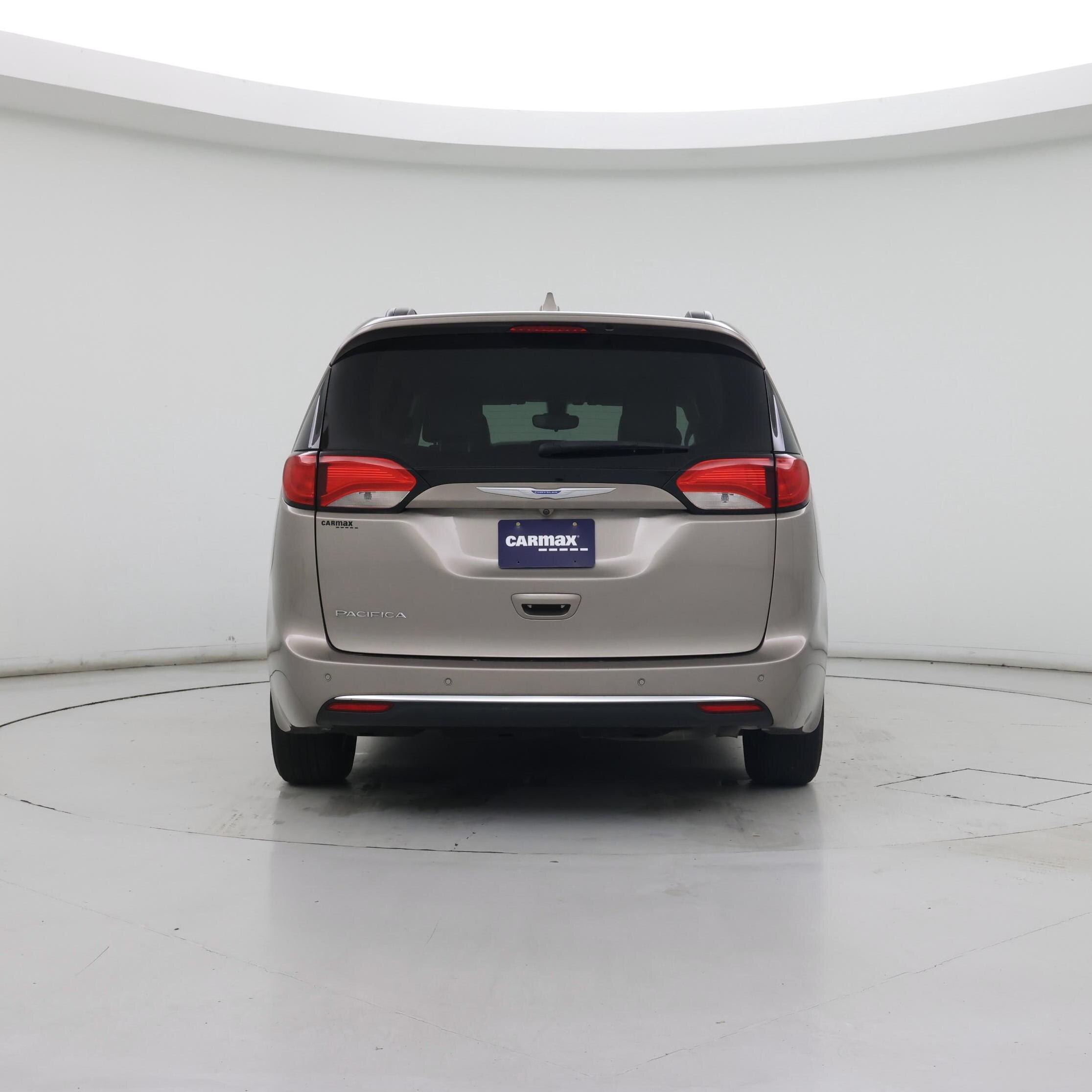 Thumbnail: 2017 Chrysler Pacifica - 6