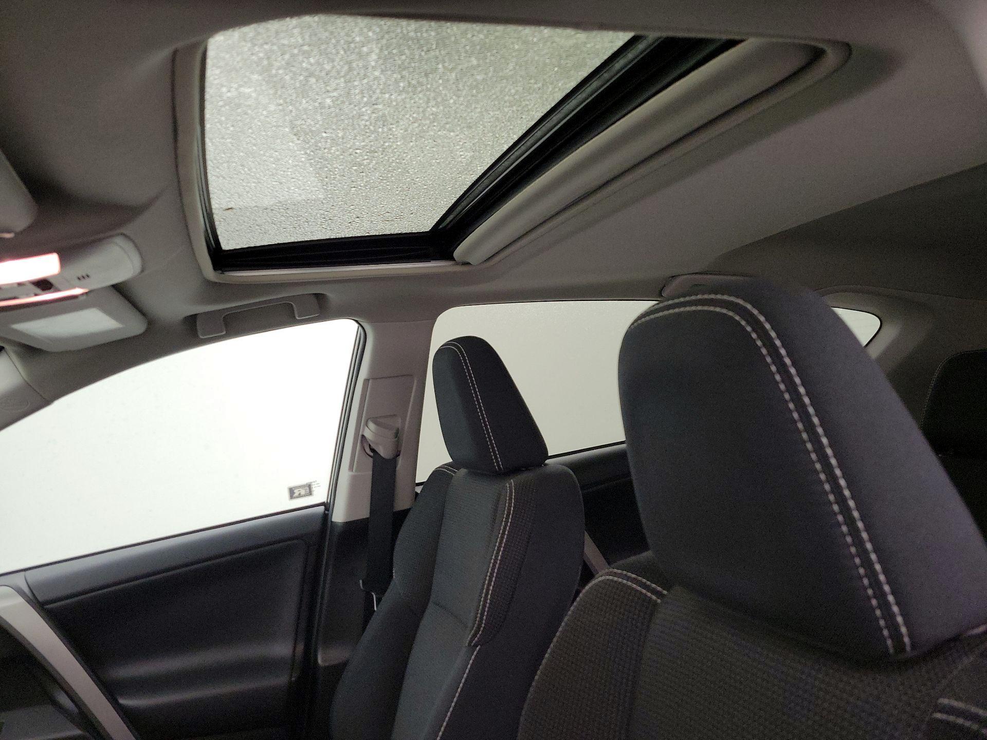 Thumbnail: 2016 Toyota RAV4 - 18