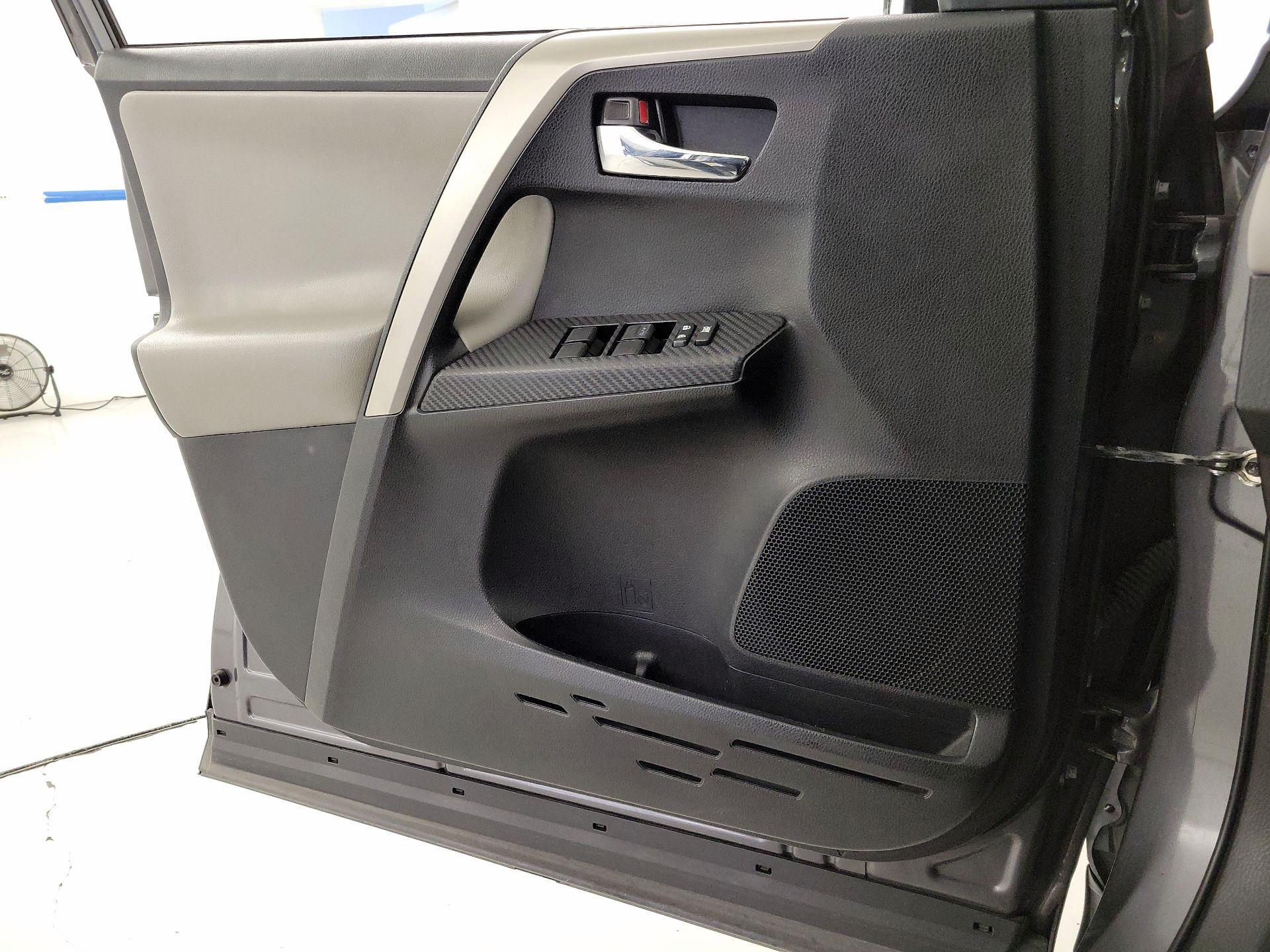 Thumbnail: 2014 Toyota RAV4 - 12