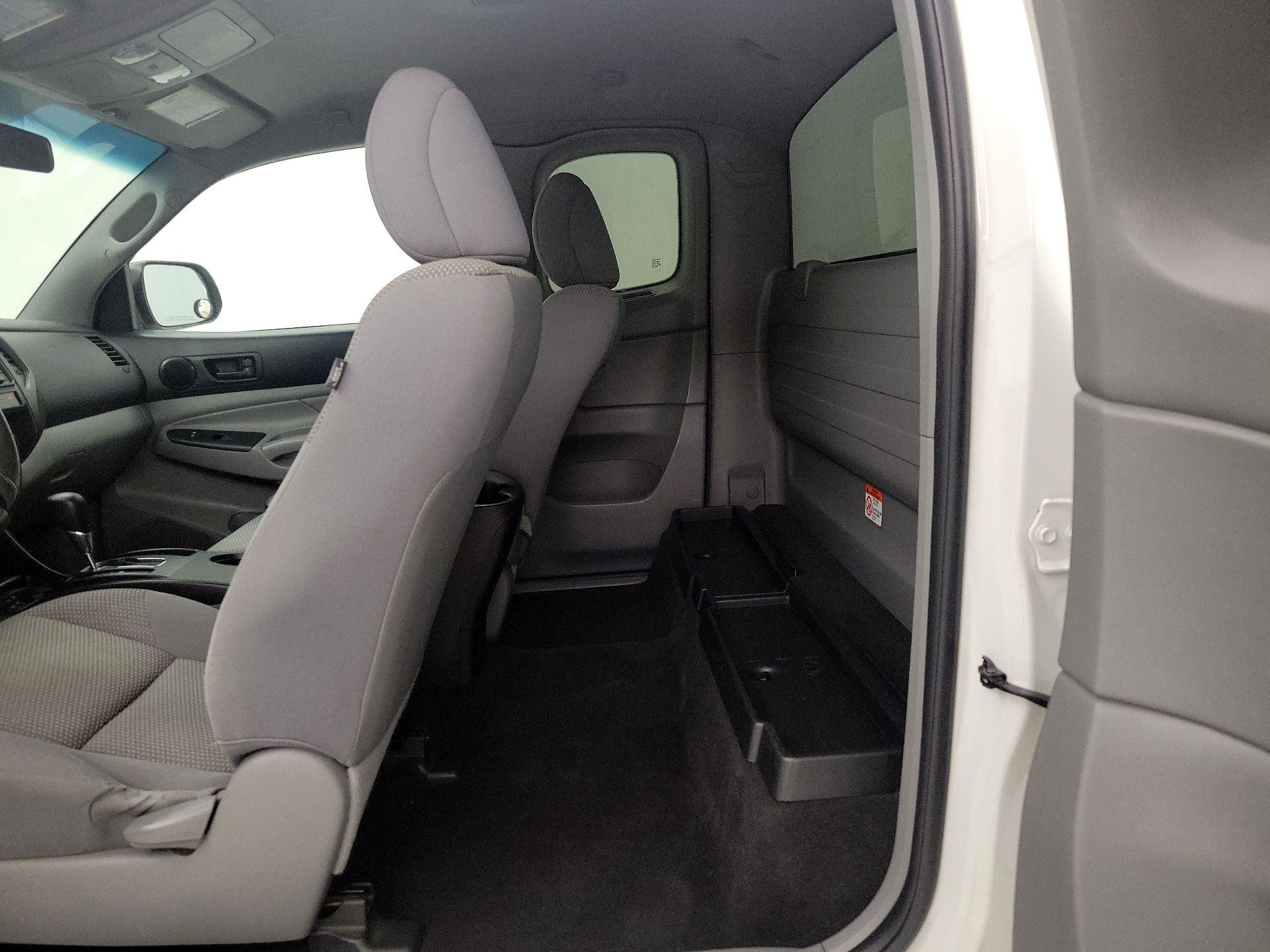 Thumbnail: 2015 Toyota Tacoma - 17