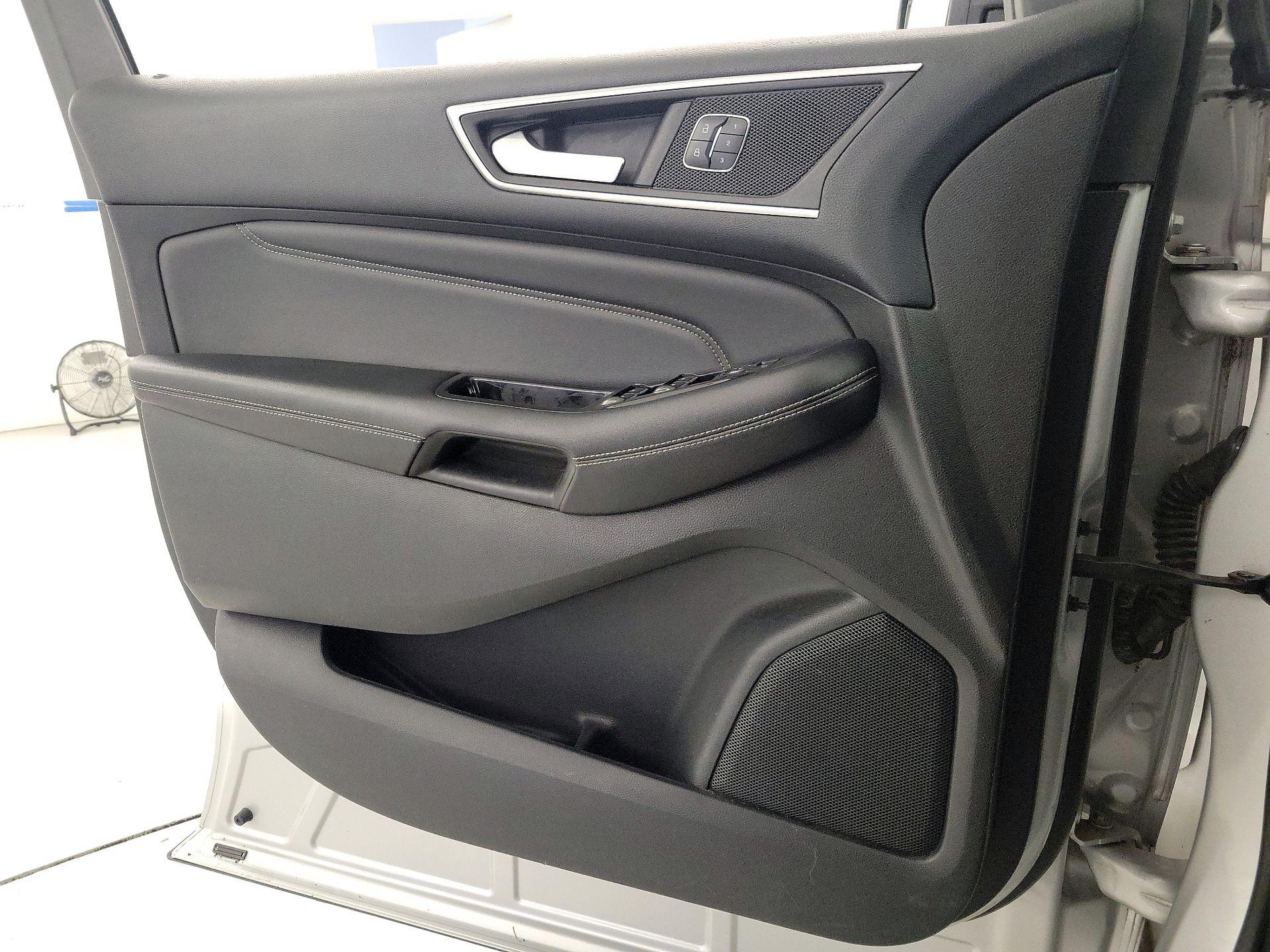 Thumbnail: 2015 Ford Edge - 12