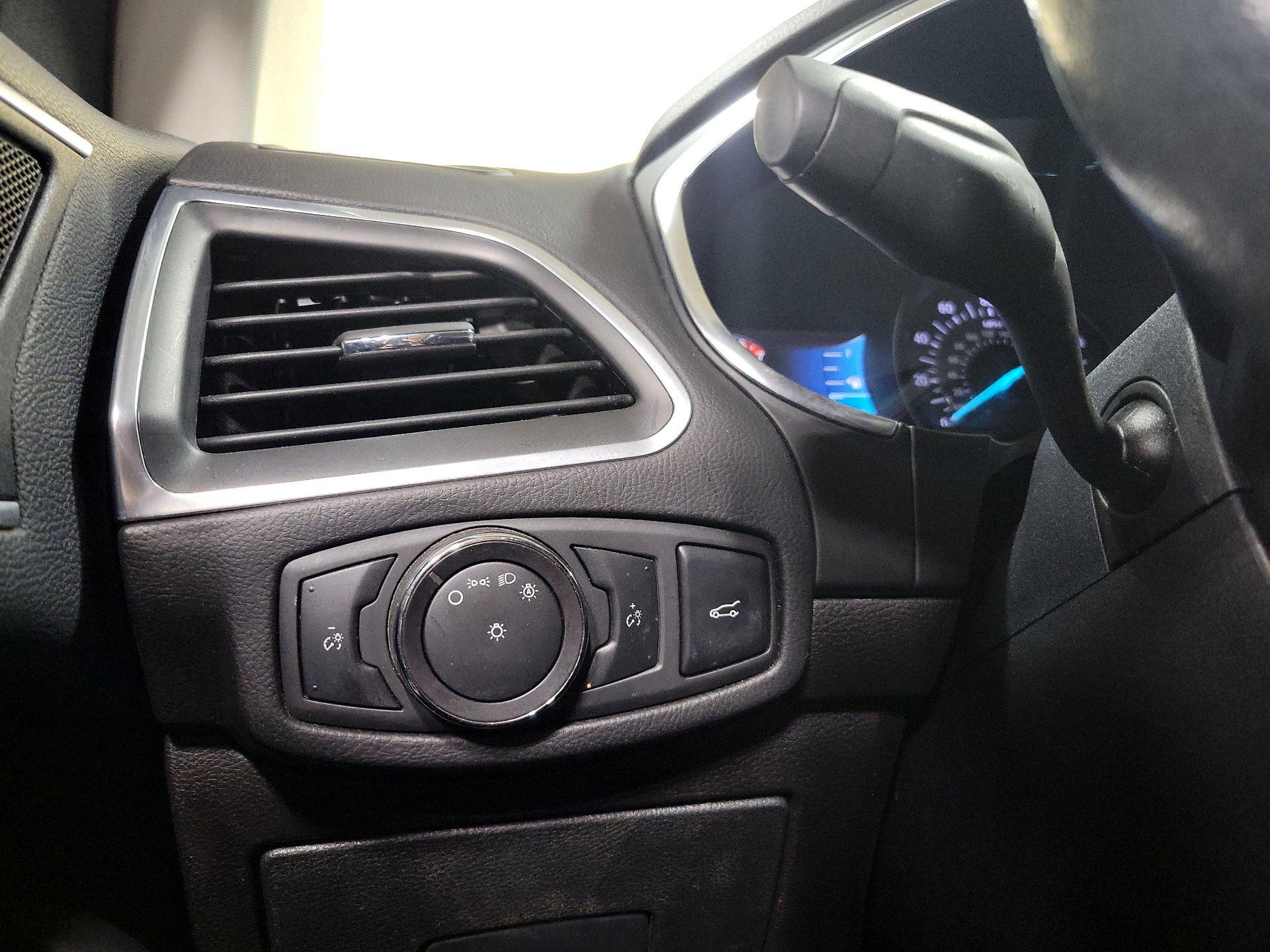 Thumbnail: 2015 Ford Edge - 13