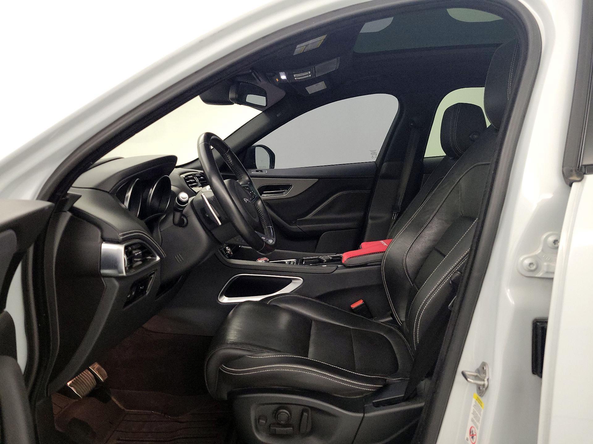 Thumbnail: 2018 Jaguar F-Pace - 11