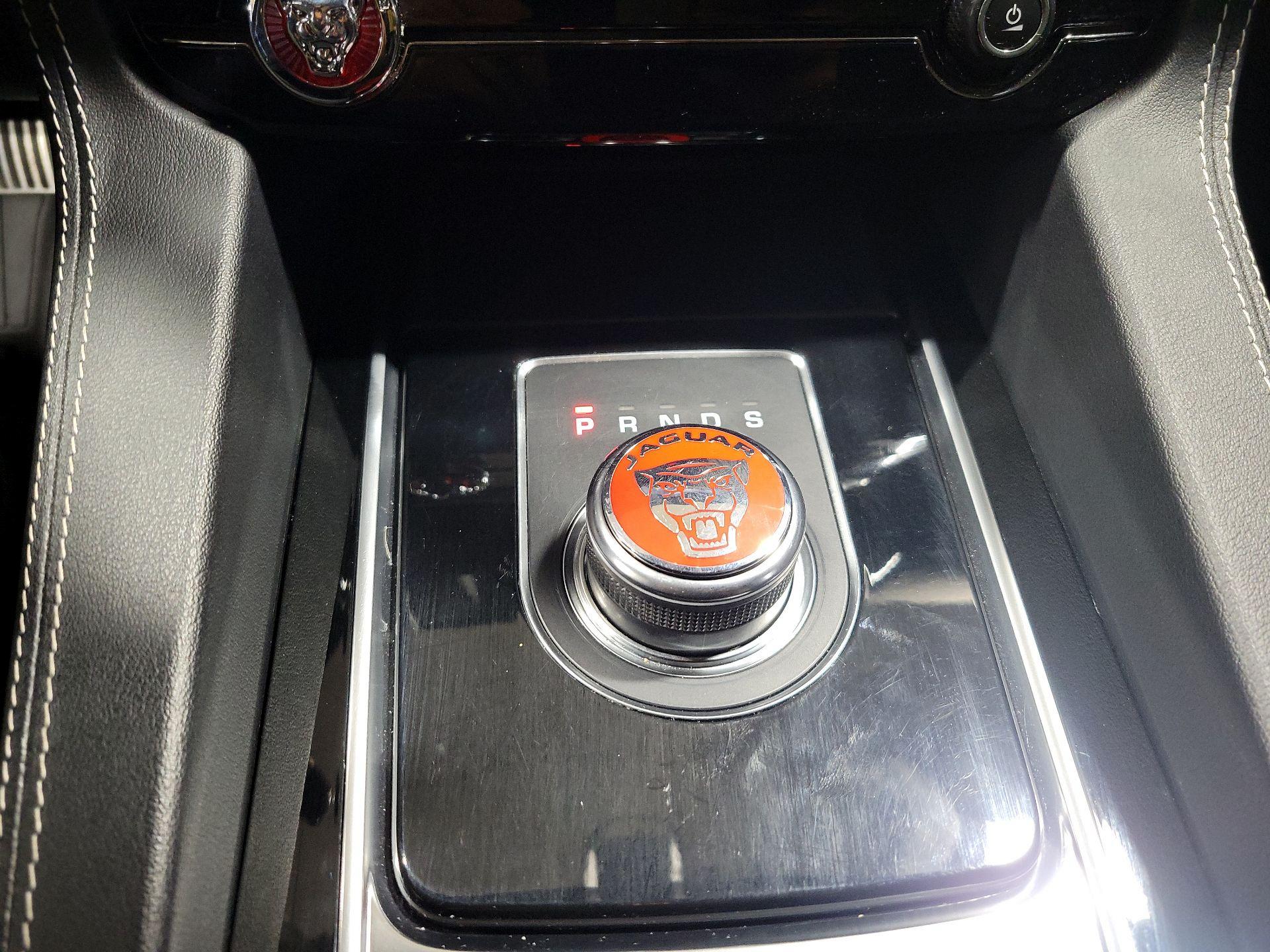 Thumbnail: 2018 Jaguar F-Pace - 17