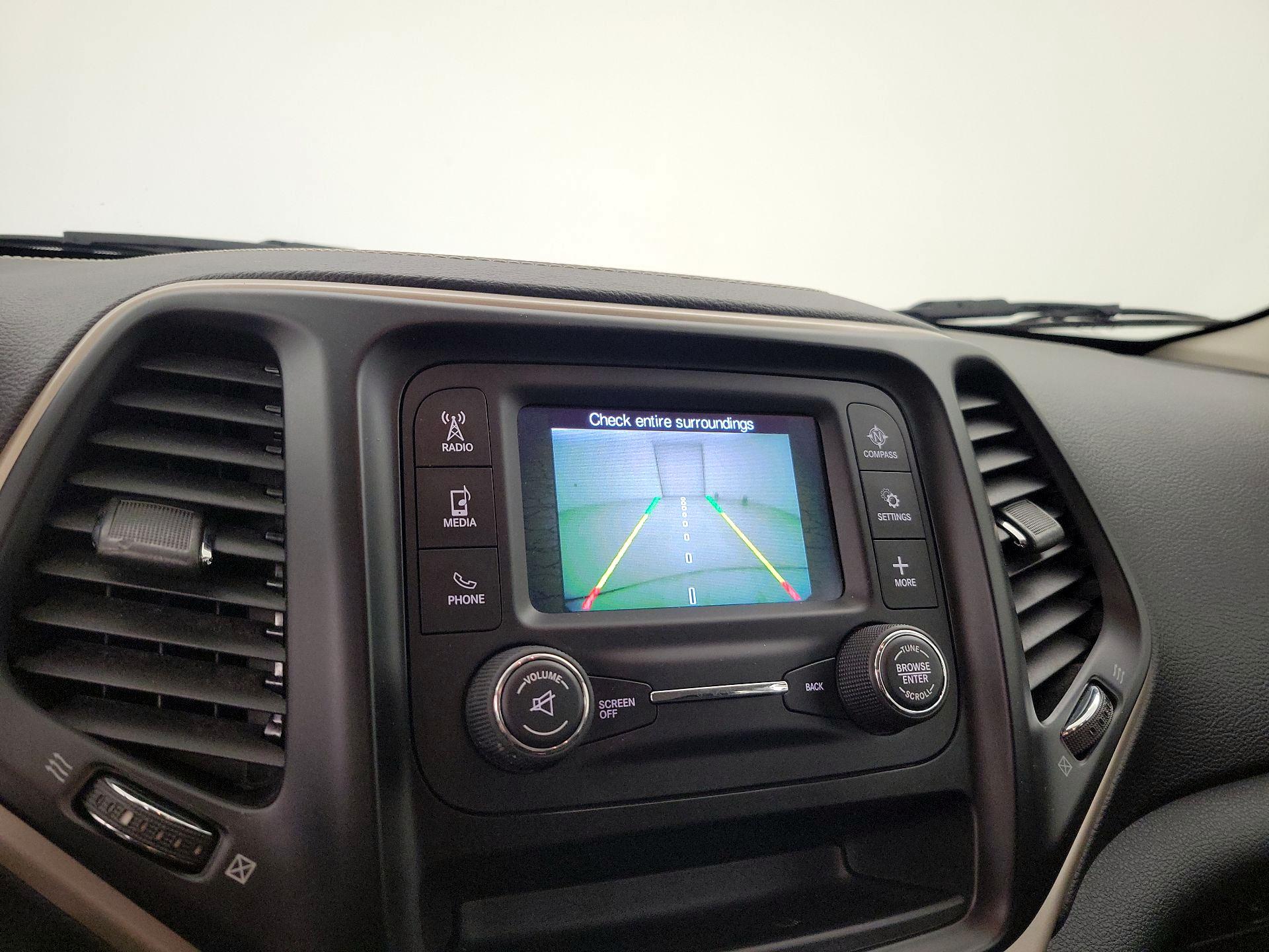 Thumbnail: 2015 Jeep Cherokee - 14