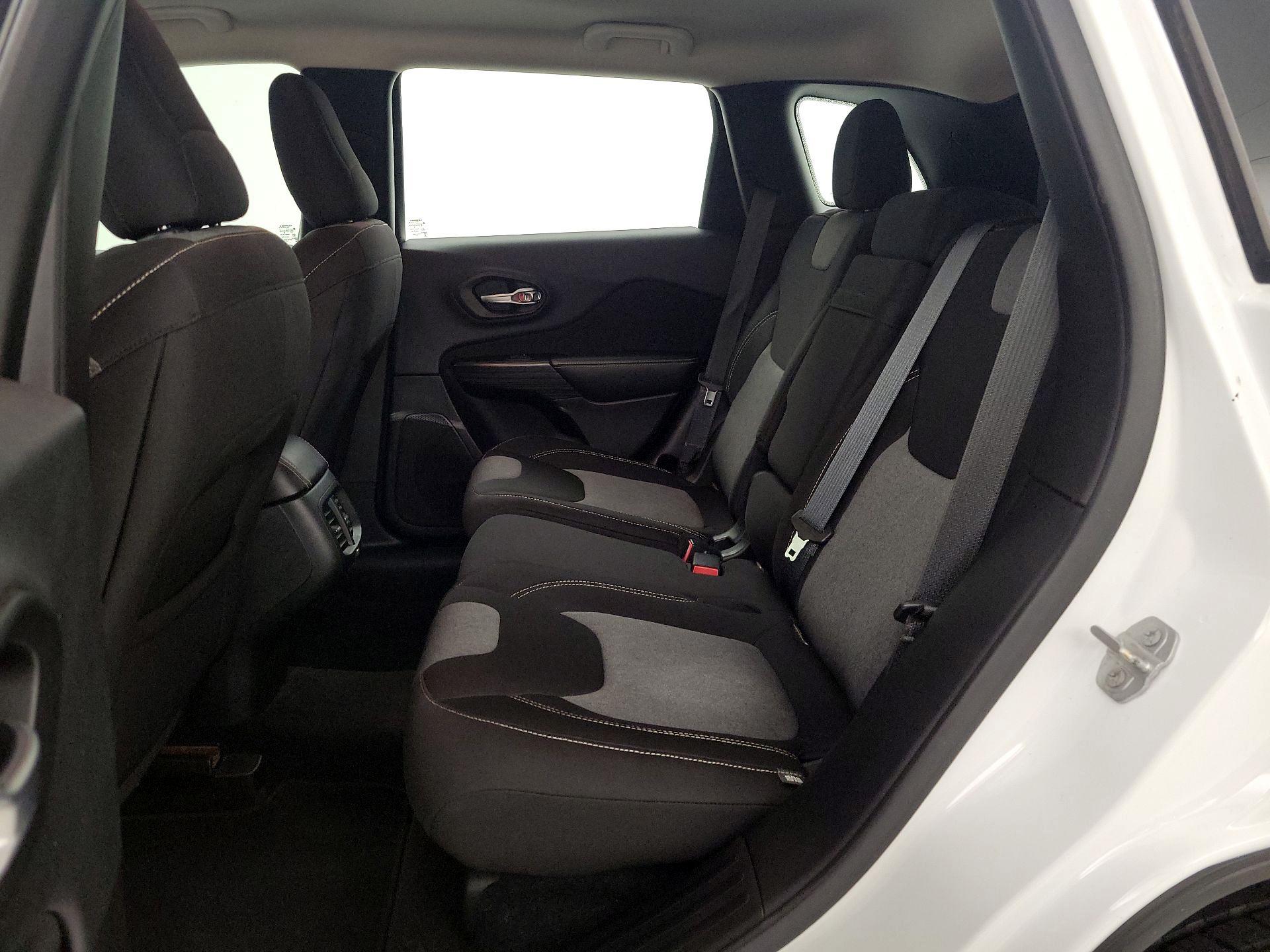 Thumbnail: 2015 Jeep Cherokee - 18