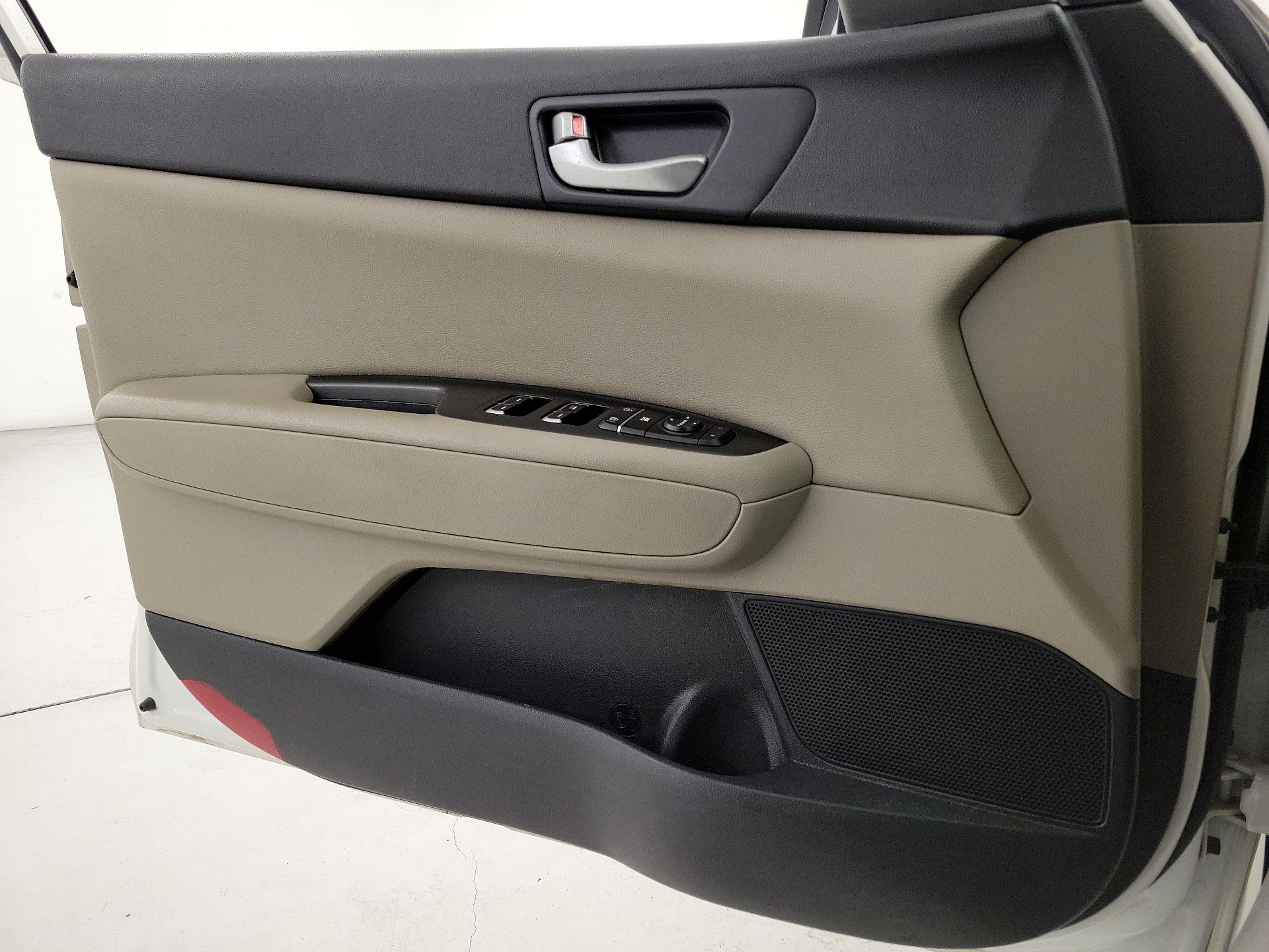 Thumbnail: 2016 Kia Optima - 12