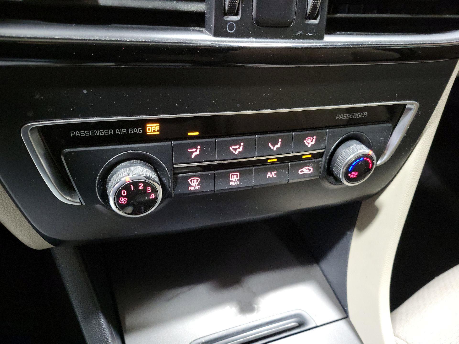 Thumbnail: 2016 Kia Optima - 16