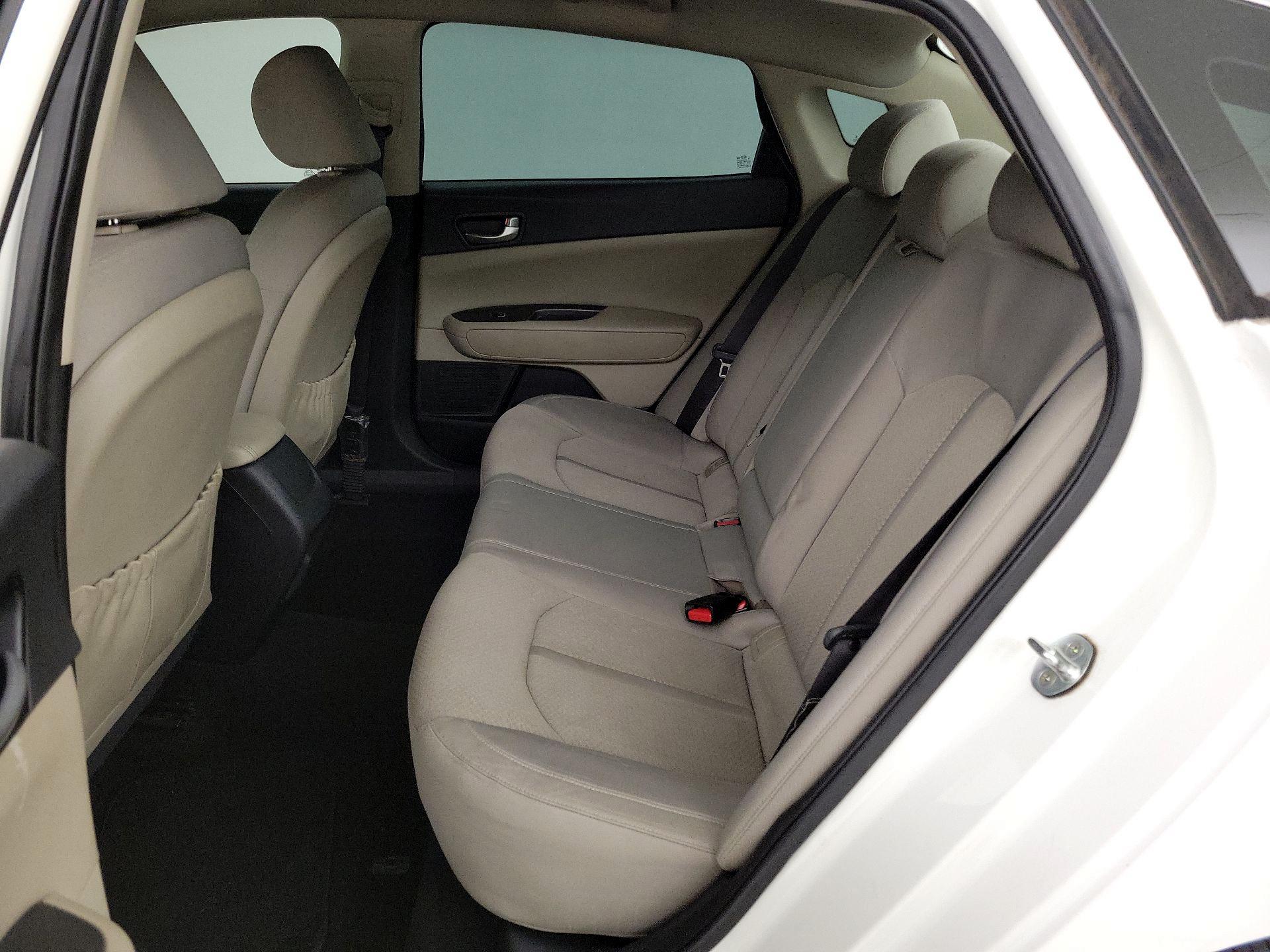 Thumbnail: 2016 Kia Optima - 18