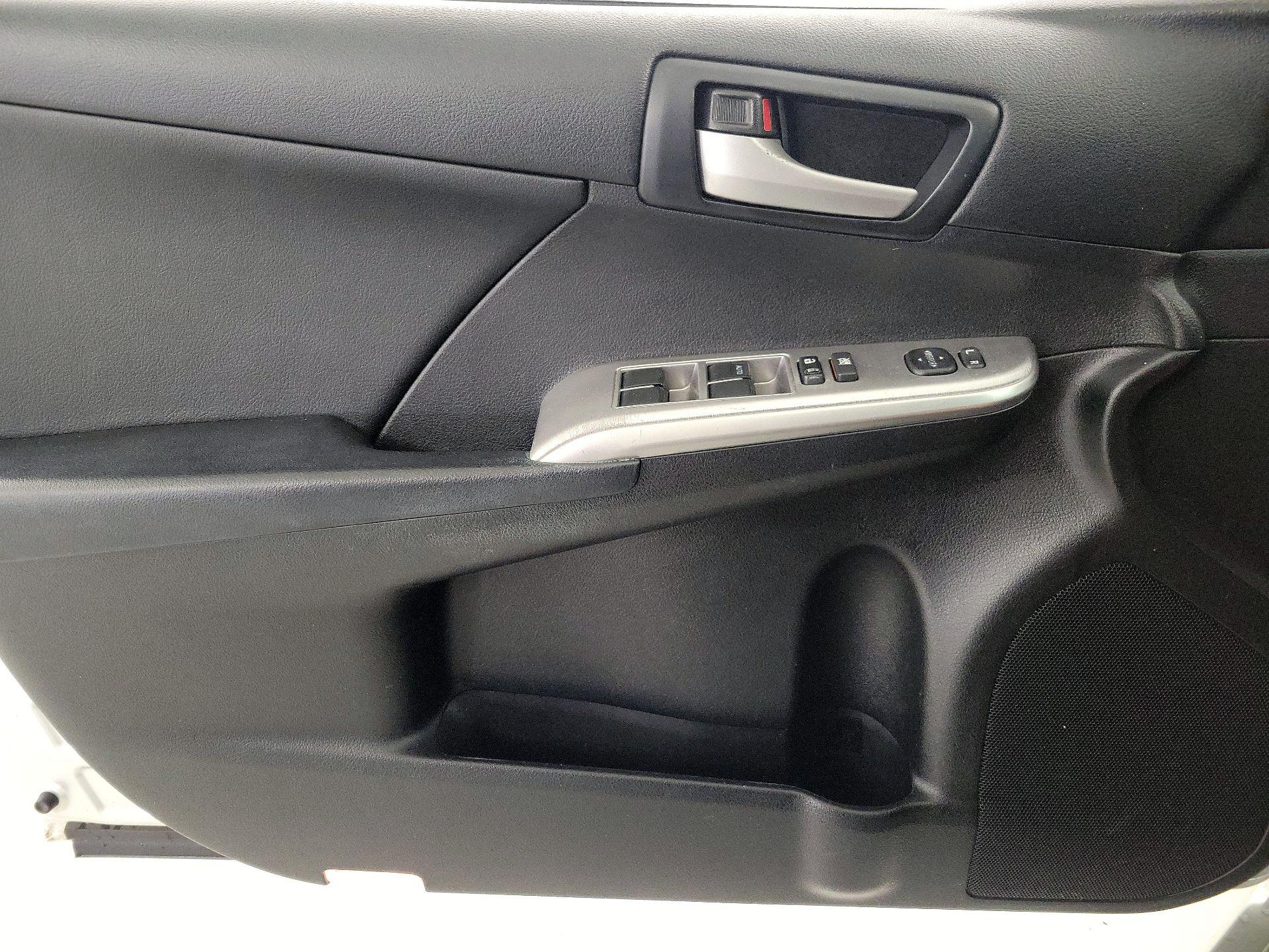 Thumbnail: 2014 Toyota Camry - 12