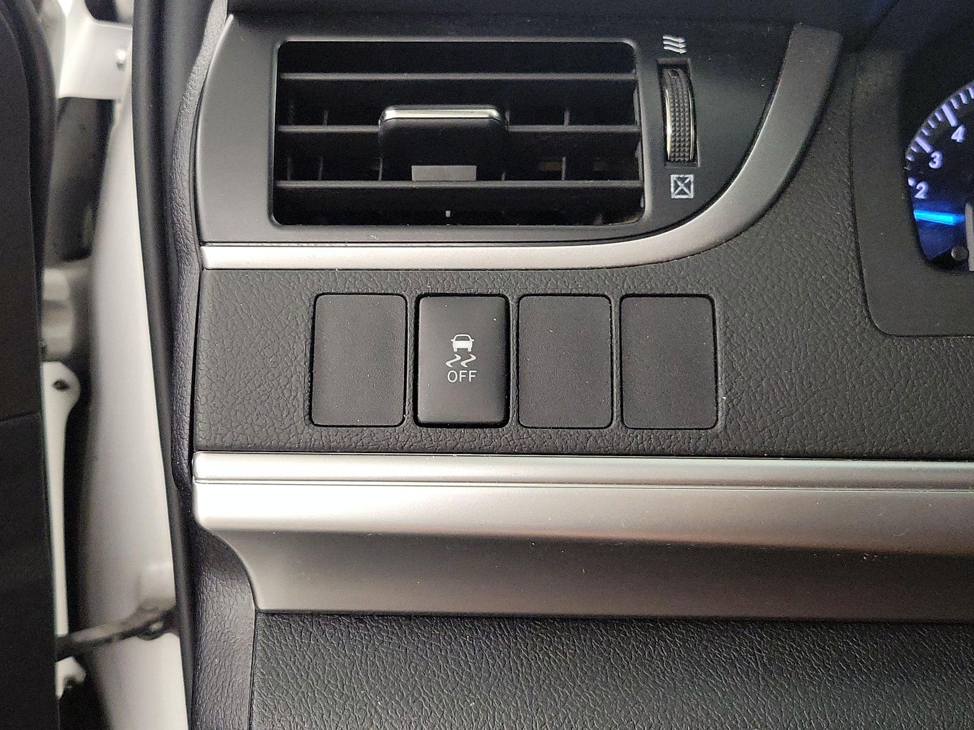 Thumbnail: 2014 Toyota Camry - 13