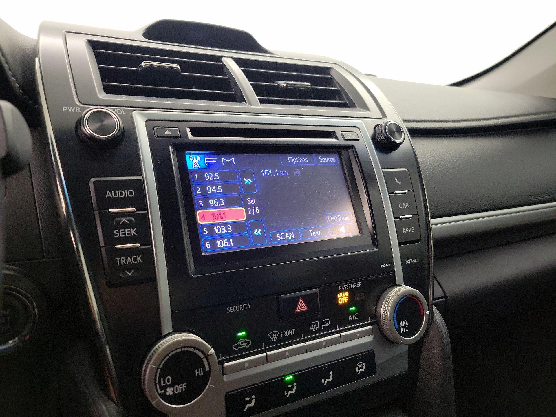 Thumbnail: 2014 Toyota Camry - 15