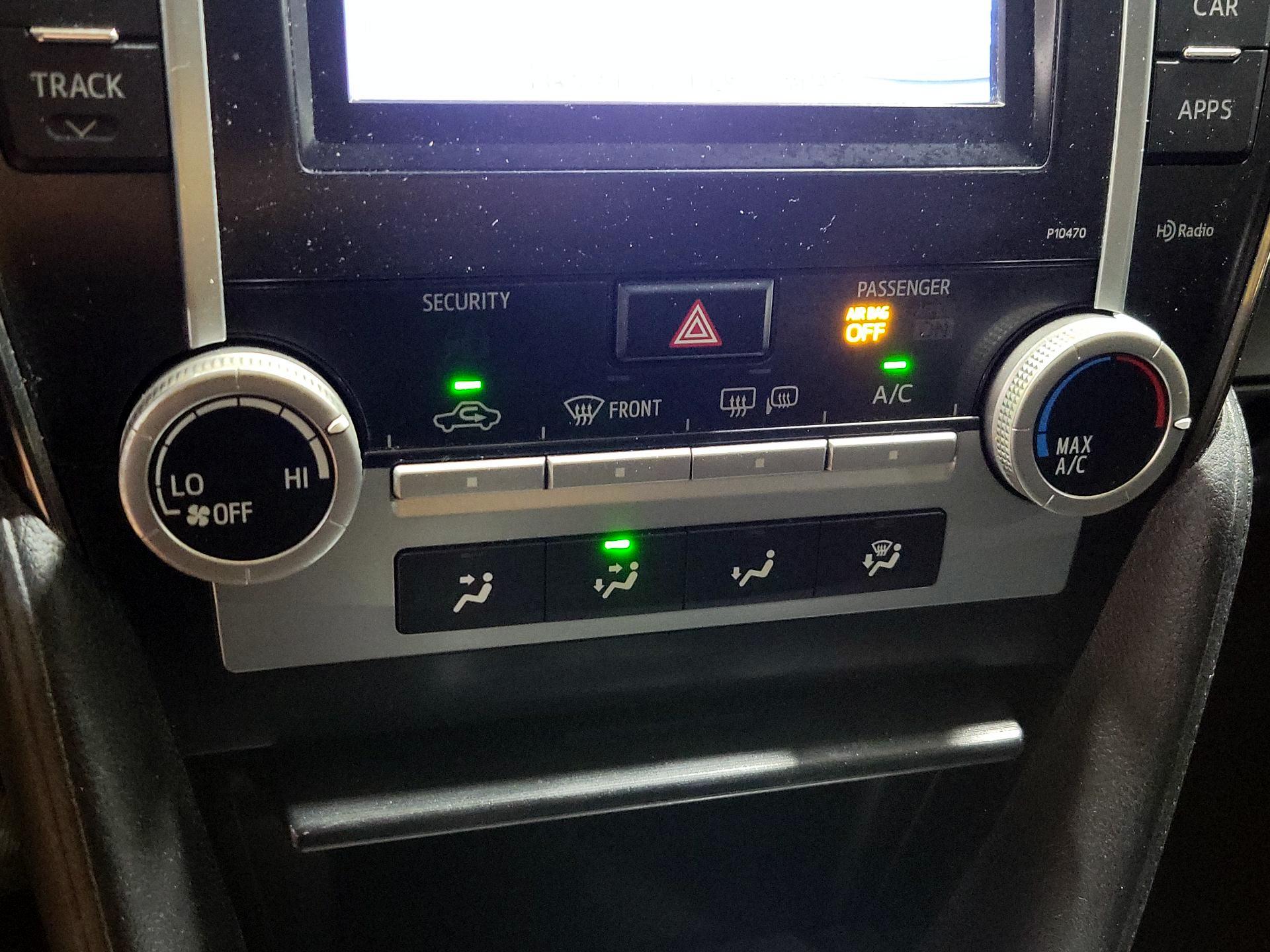 Thumbnail: 2014 Toyota Camry - 16