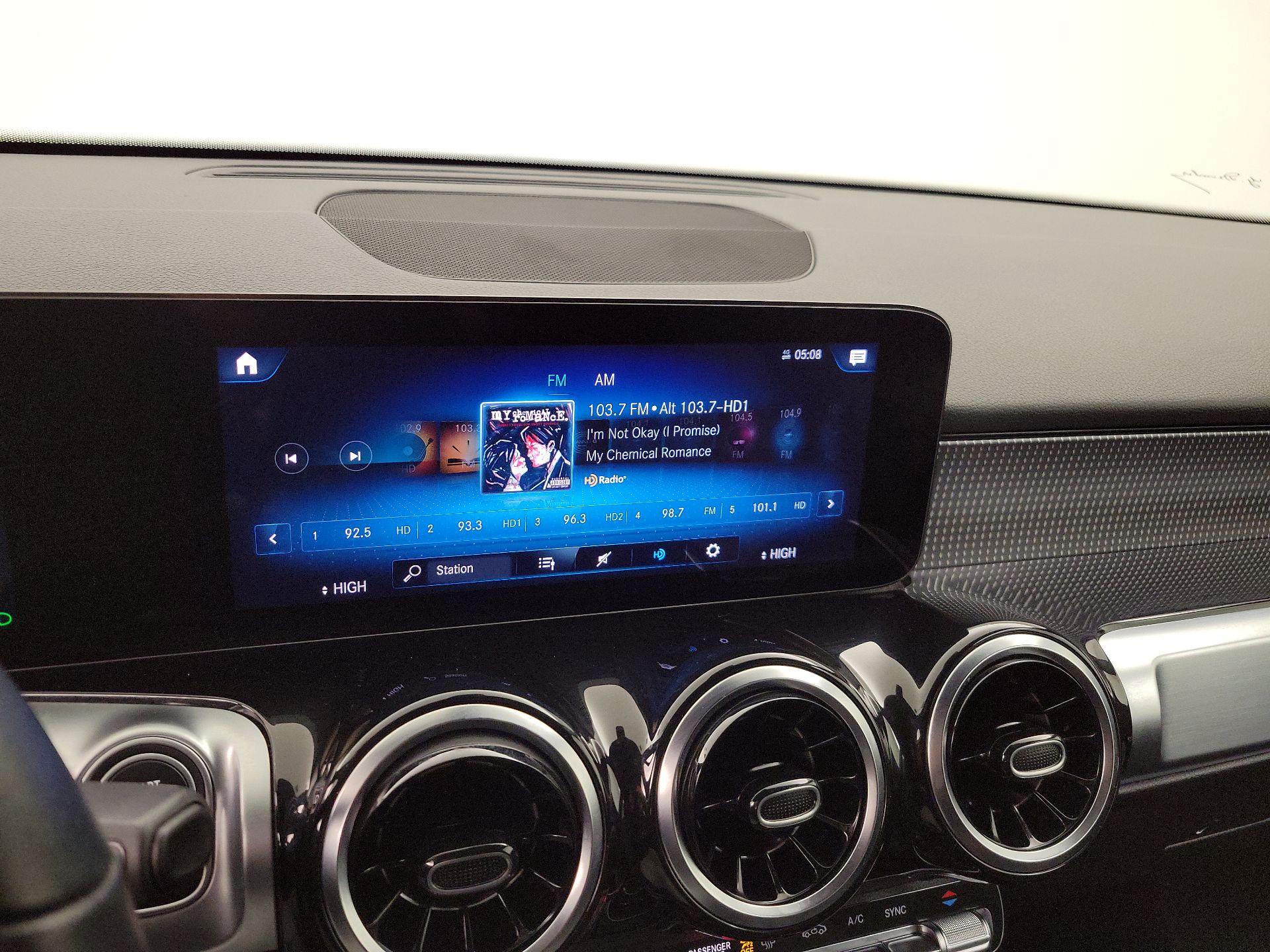 Thumbnail: 2022 Mercedes-Benz GLB - 15