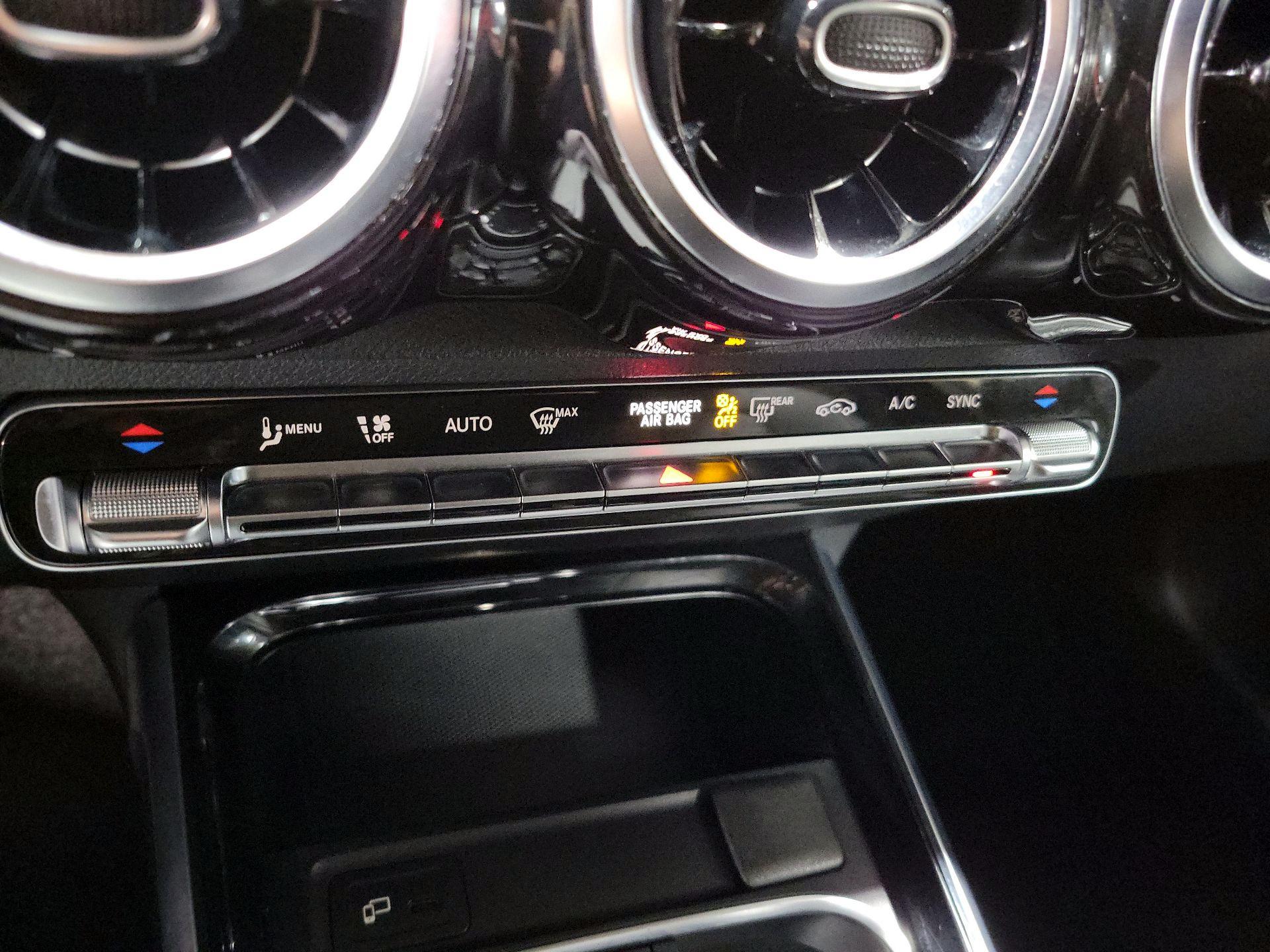 Thumbnail: 2022 Mercedes-Benz GLB - 16