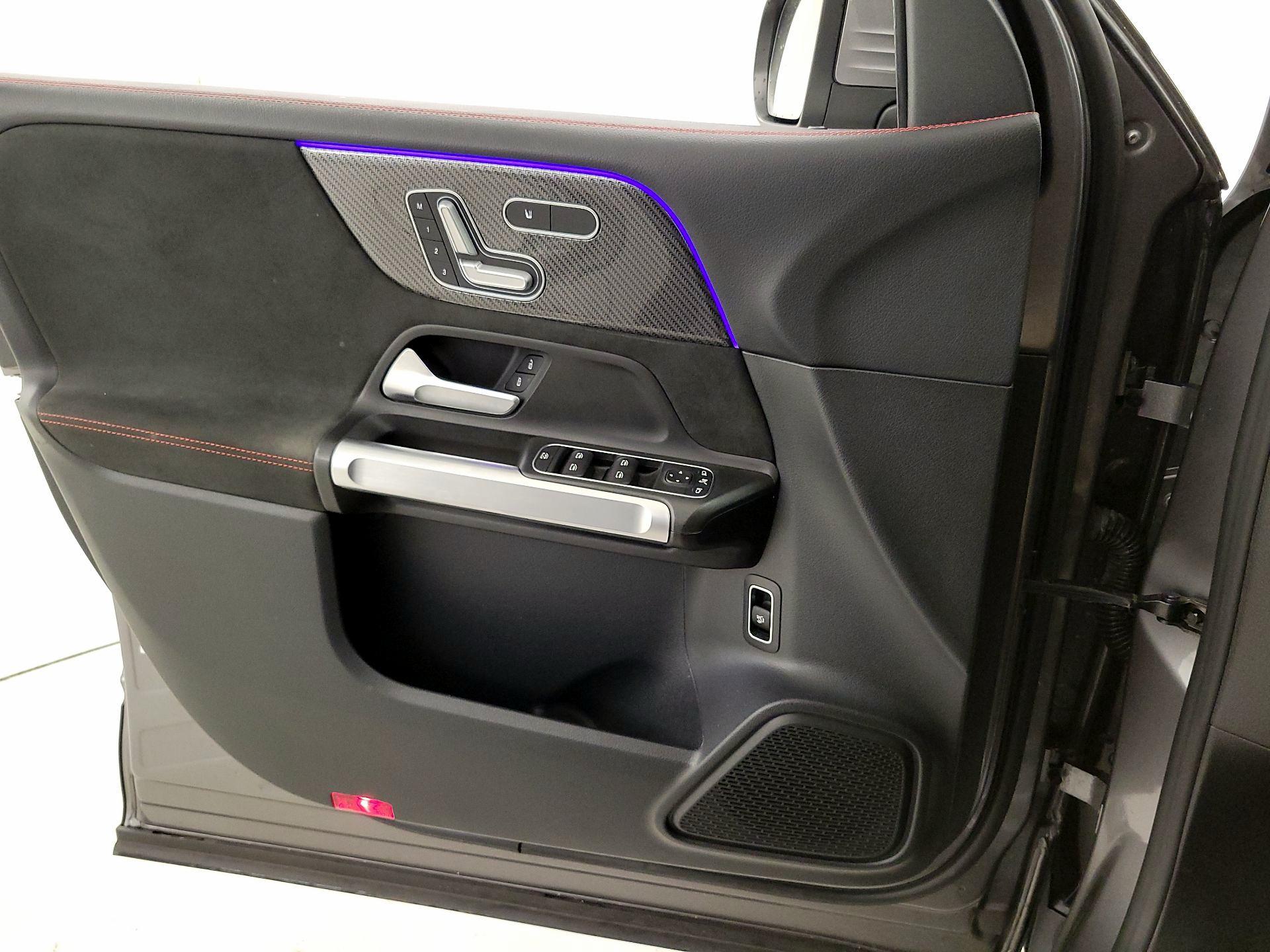 Thumbnail: 2021 Mercedes-Benz GLB - 12