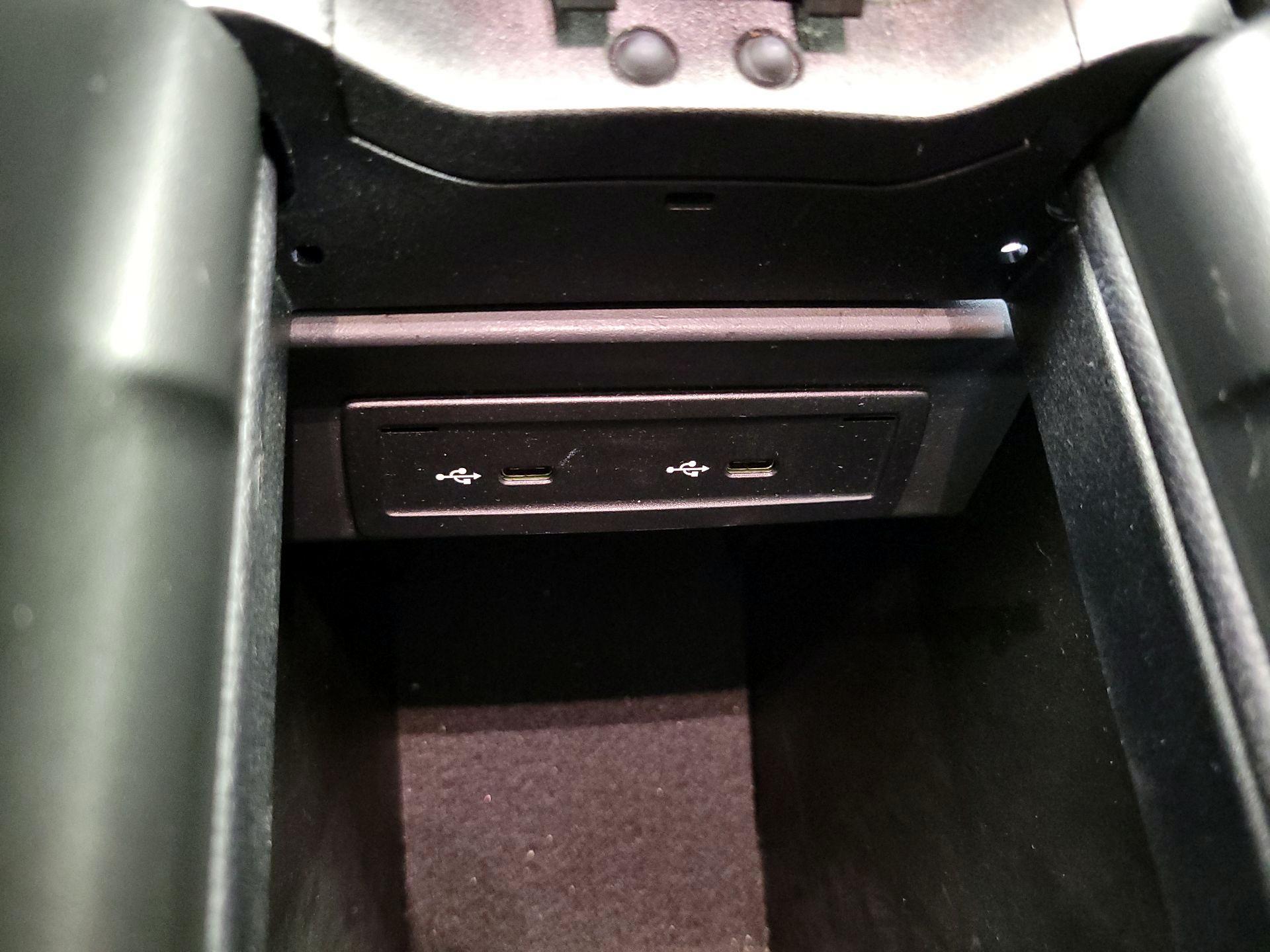 Thumbnail: 2021 Mercedes-Benz GLB - 18