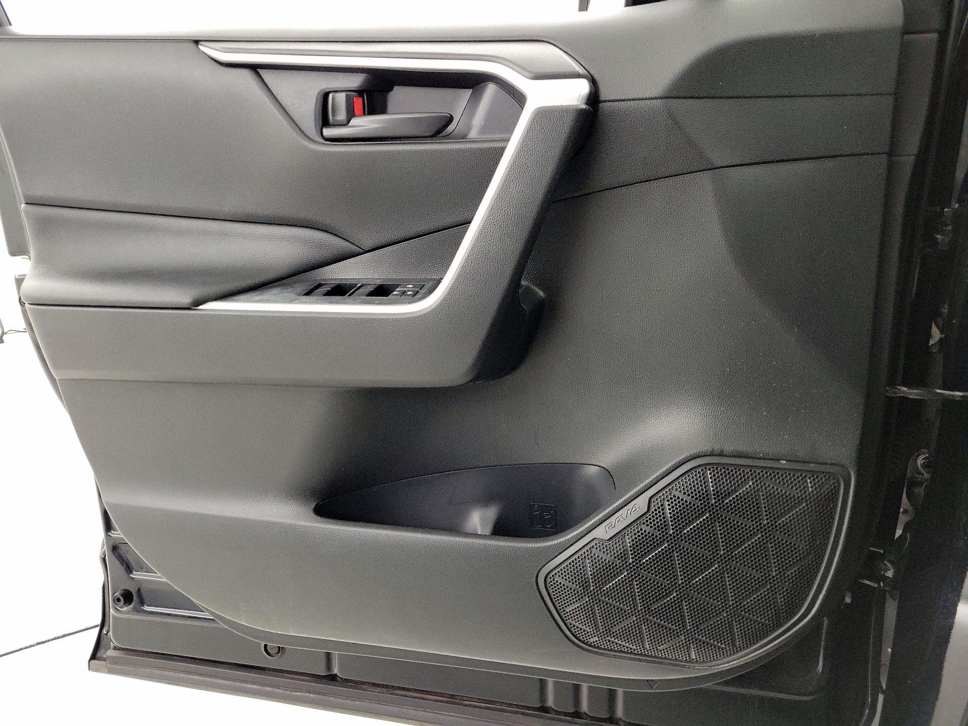 Thumbnail: 2020 Toyota RAV4 - 12