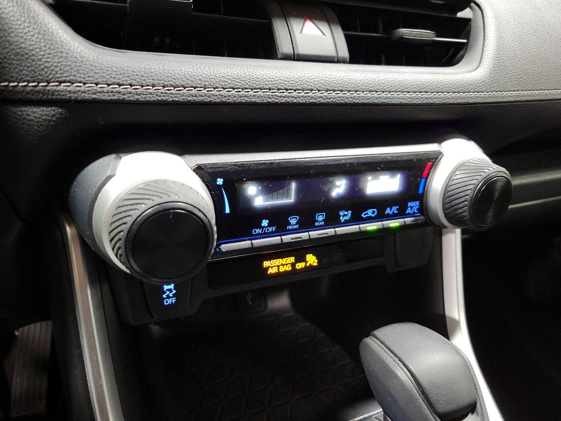 Thumbnail: 2020 Toyota RAV4 - 16