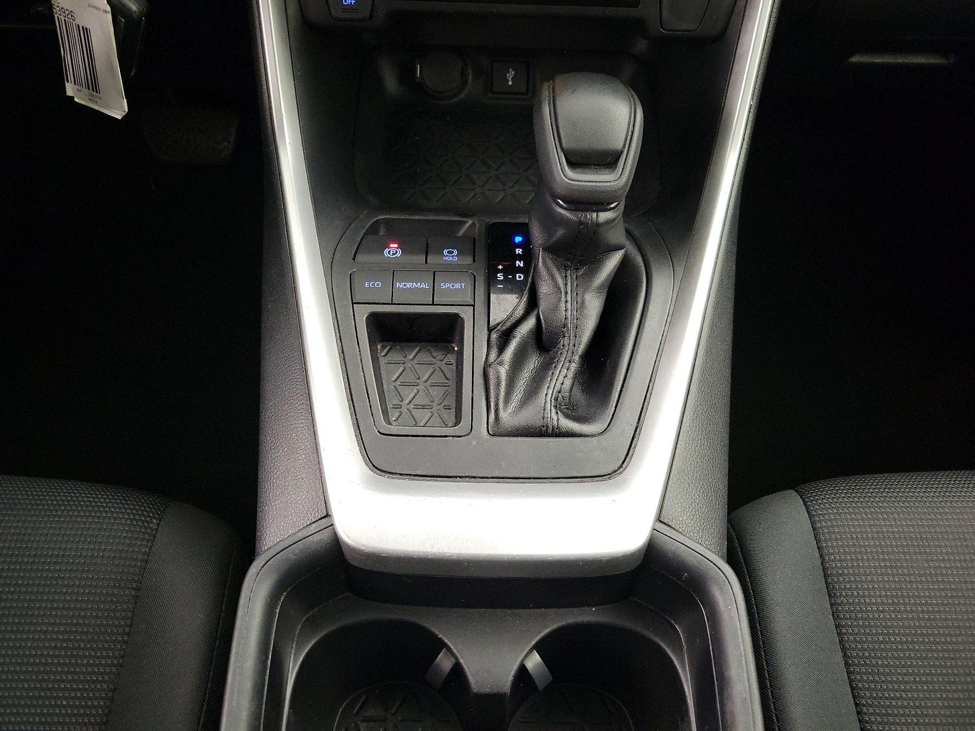 Thumbnail: 2020 Toyota RAV4 - 17