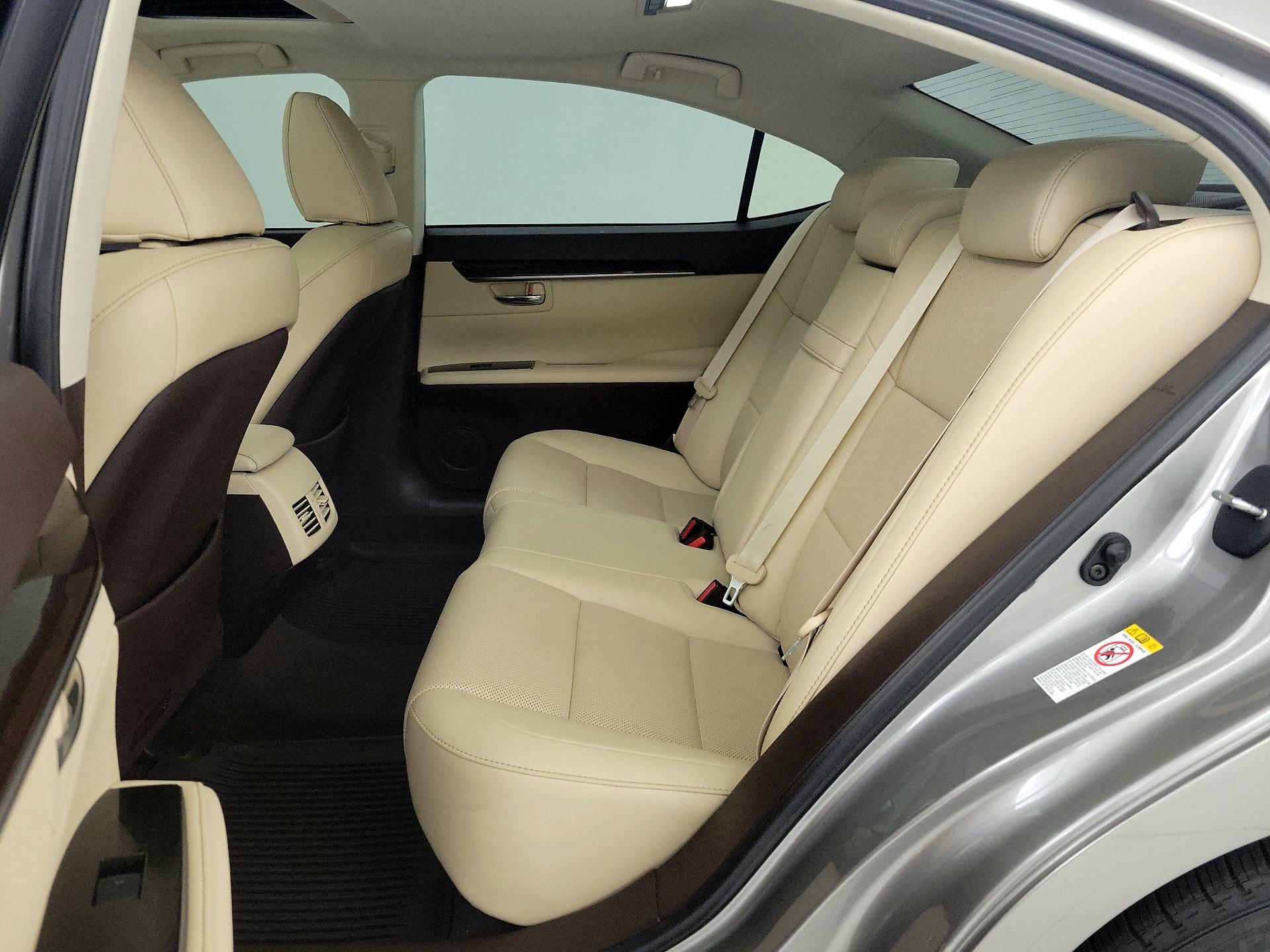 Thumbnail: 2018 Lexus ES - 19